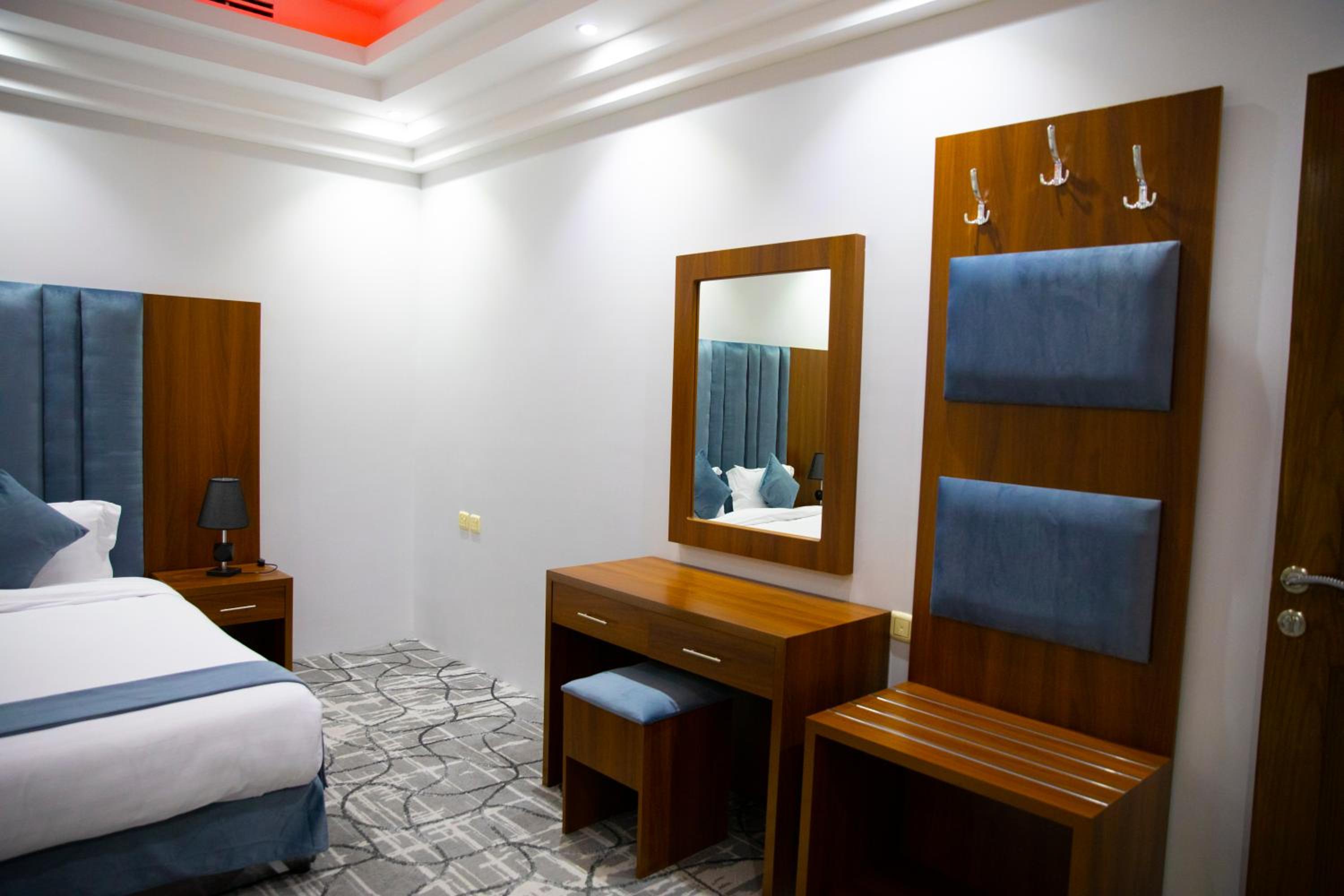 Deluxe Room (2 Adults + 1 Child) photo 1