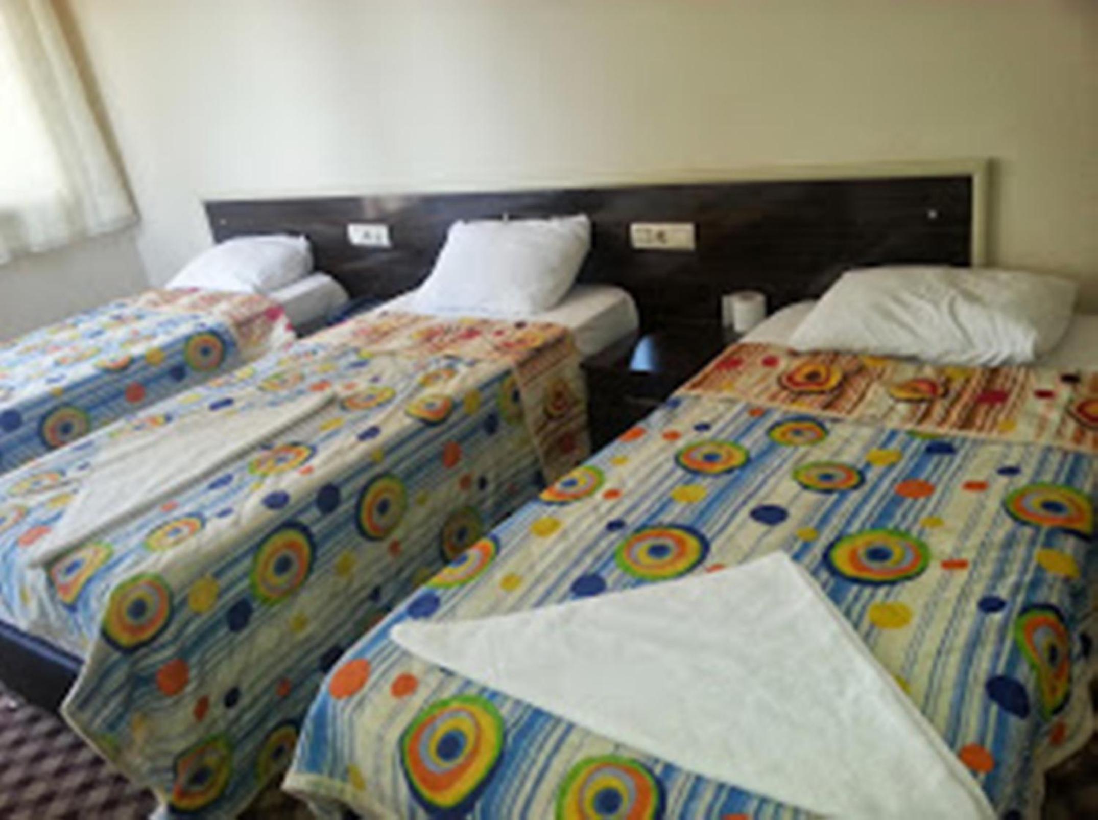 Economy Quadruple Room with Shared Bathroom photo 3