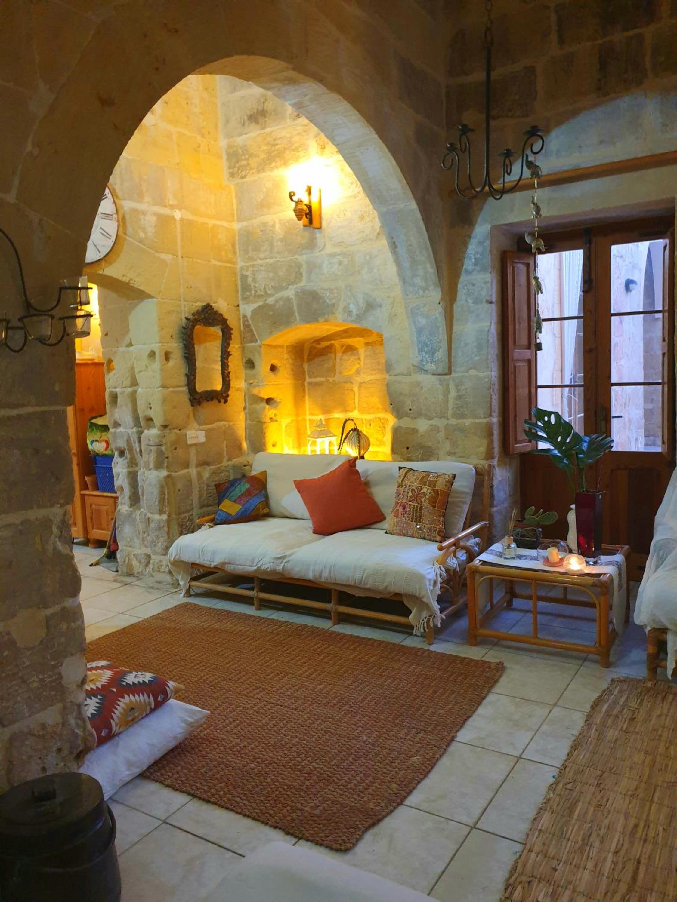 Double Room with Private Bathroom - Photo 17