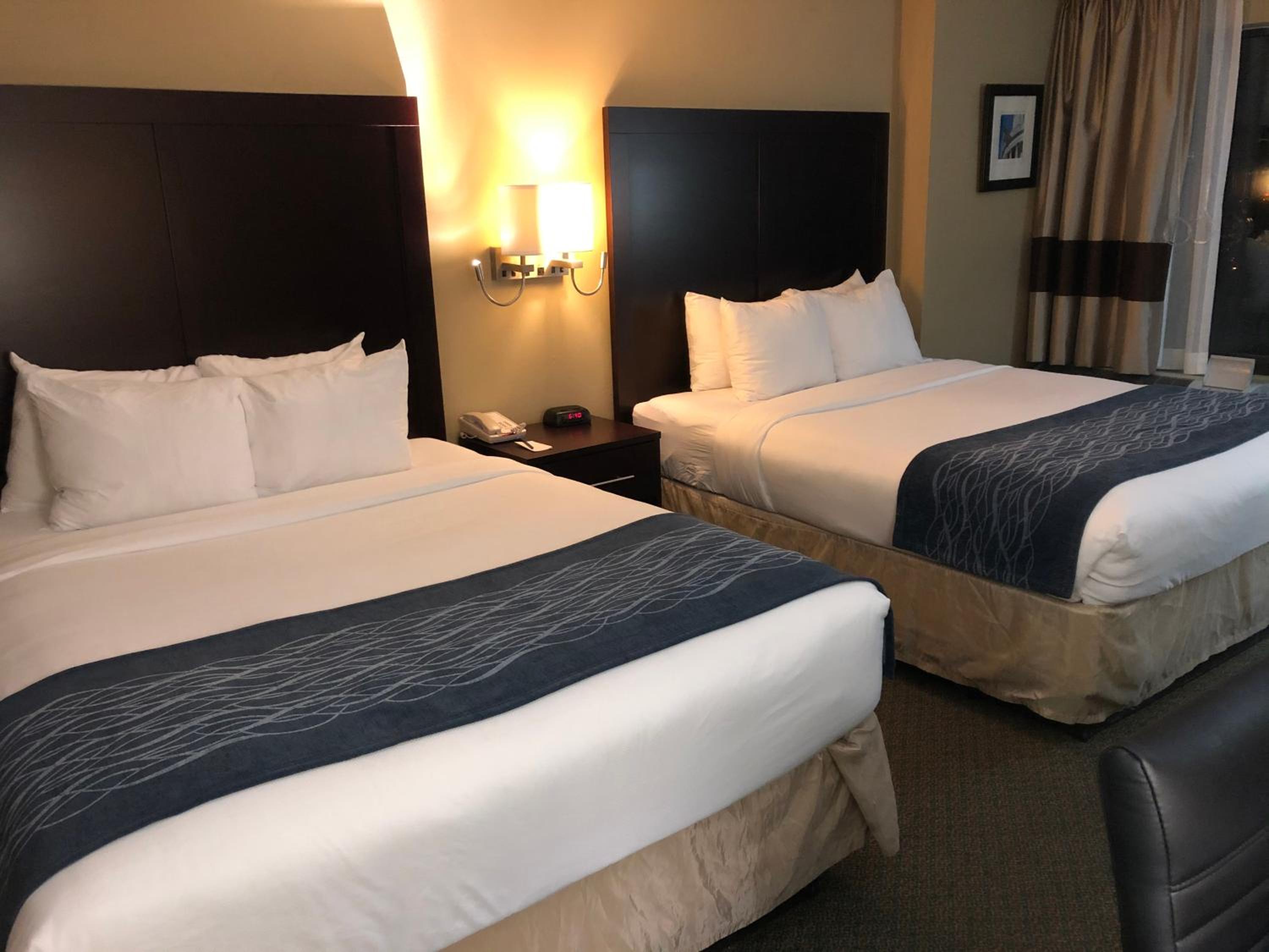 Double Room with Two Double Beds and Tub - Accessible/Non-Smoking