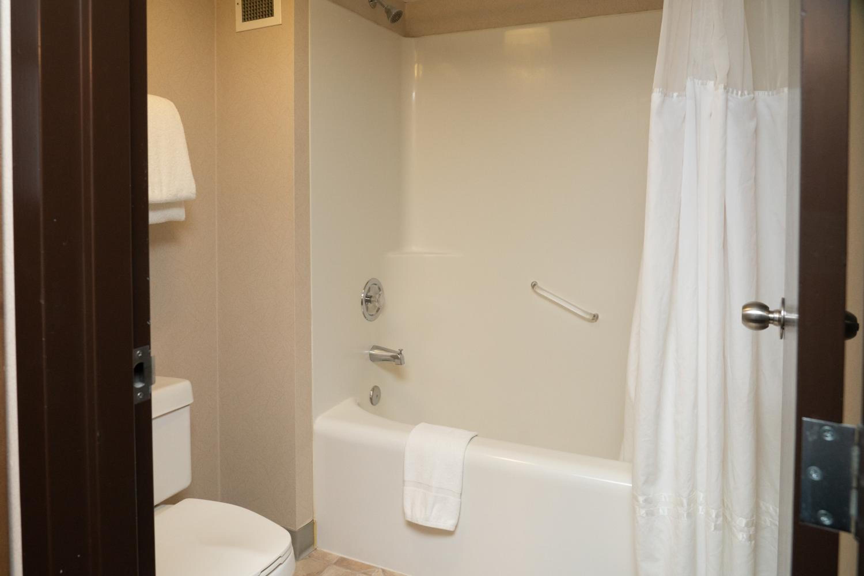 Standard 2 Queen Room - Photo 6