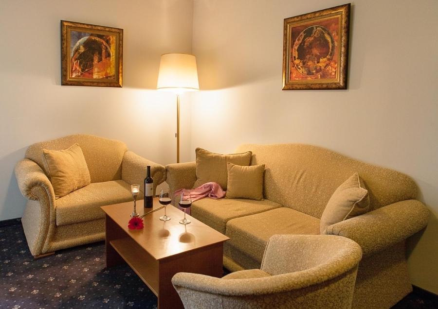 One-Bedroom Suite photo 1