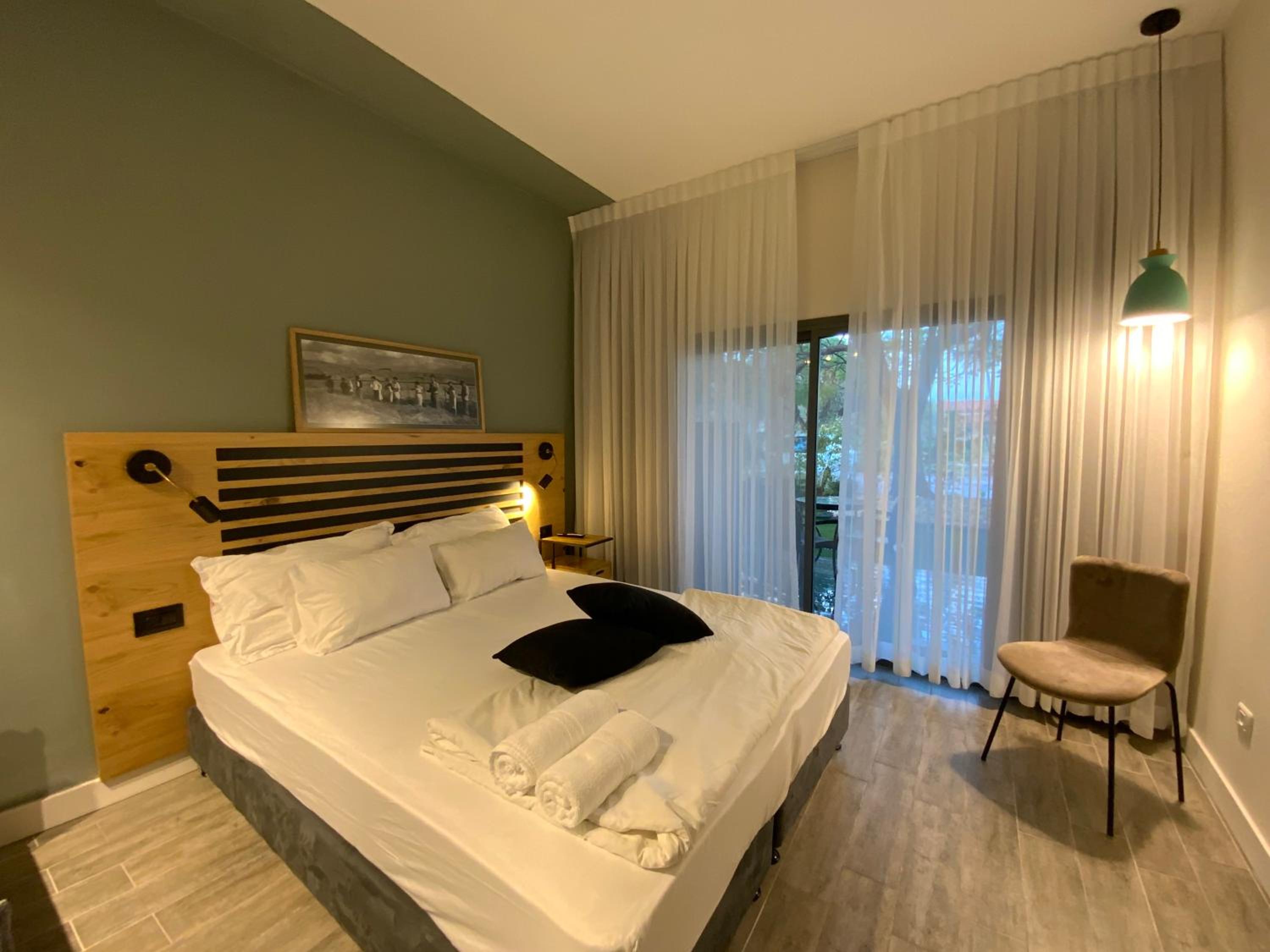 Boutique (2 Adults + 2 Children)  photo 1