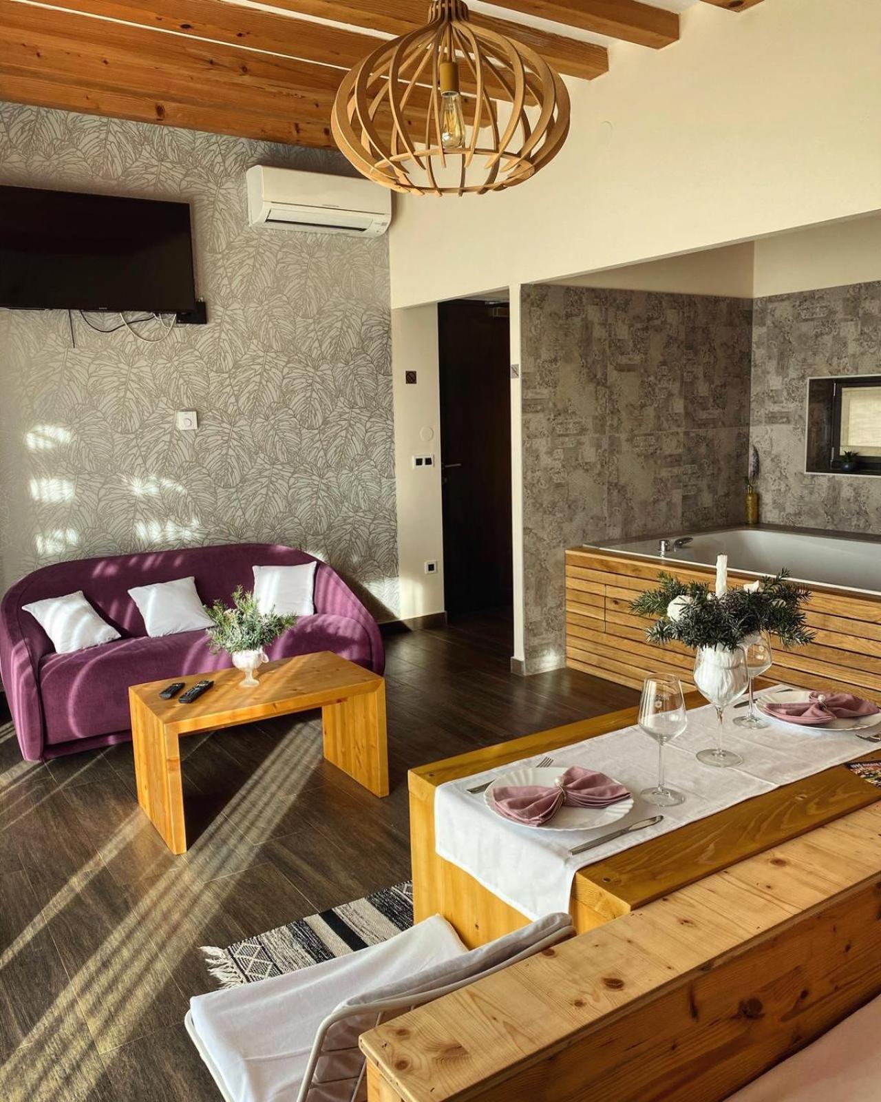 Deluxe Suite with Spa Bath - Photo 8