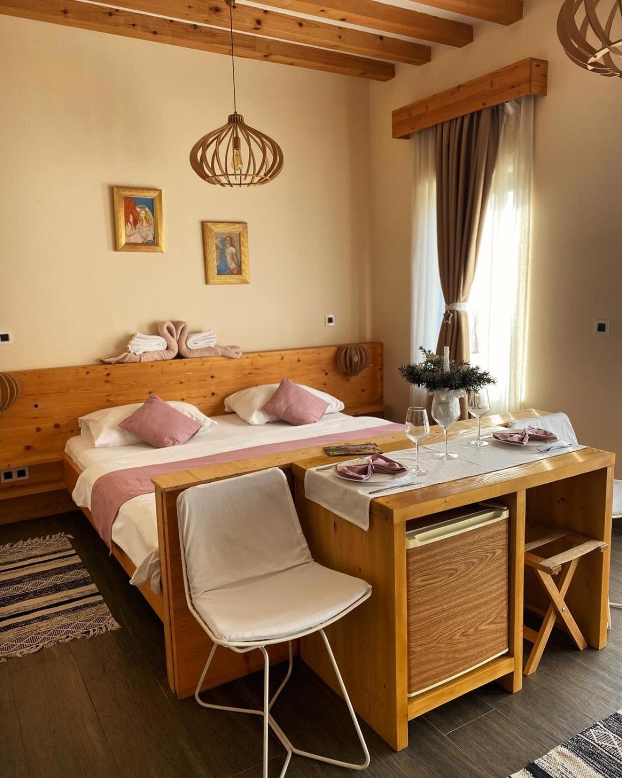 Deluxe Suite with Spa Bath - Photo 10