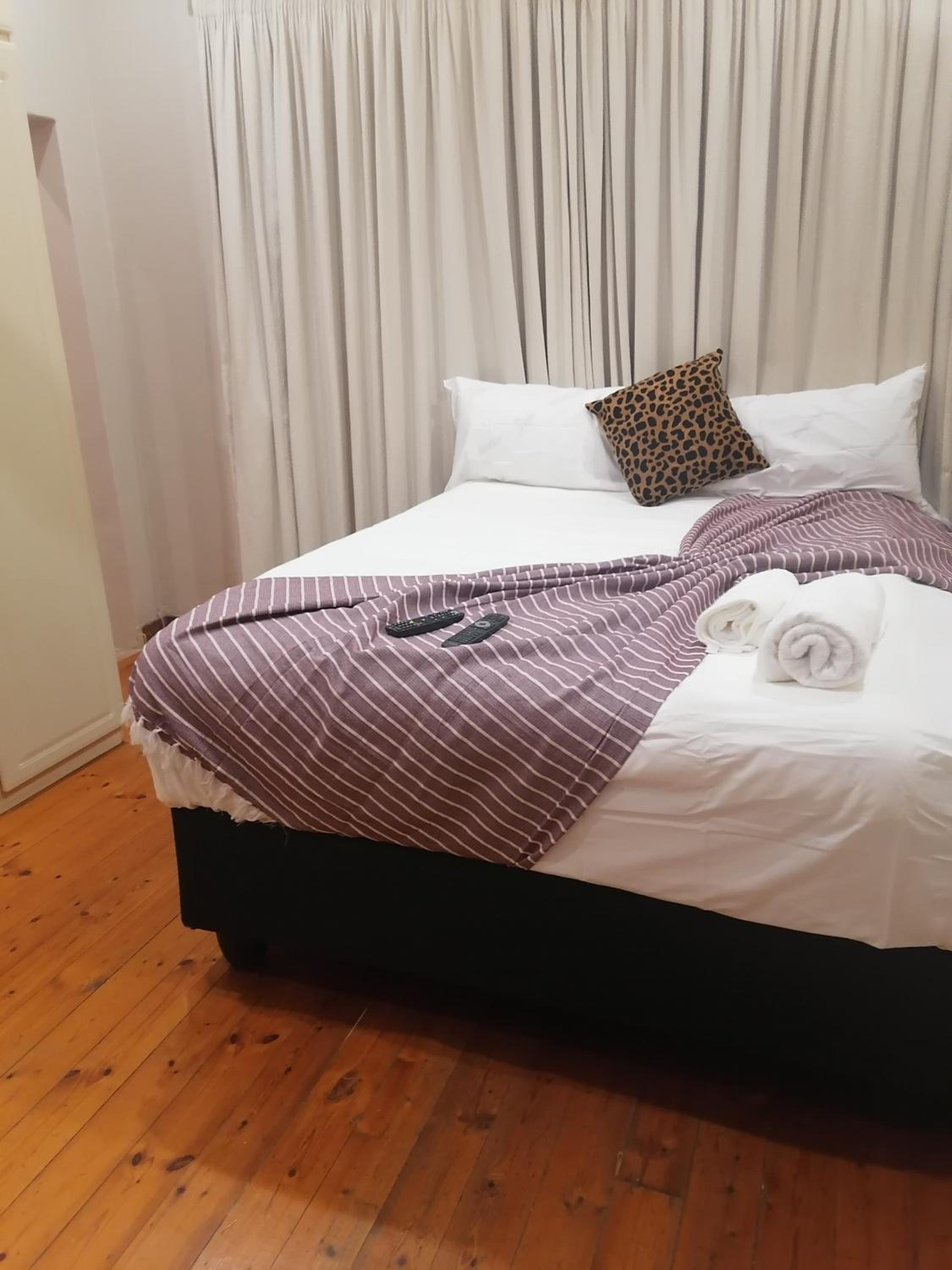 Budget Double Room - Photo 5