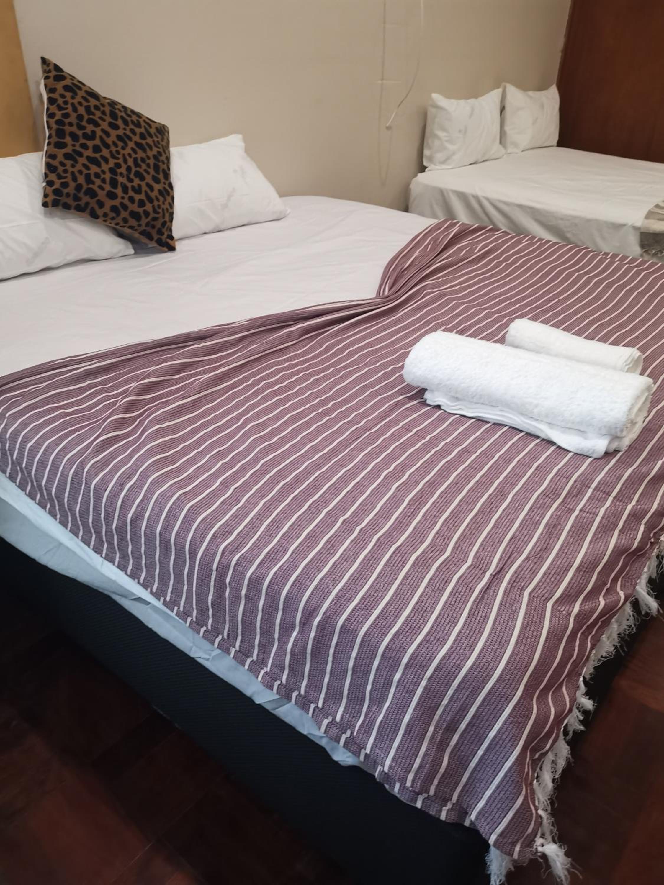 Budget Double Room - Photo 6