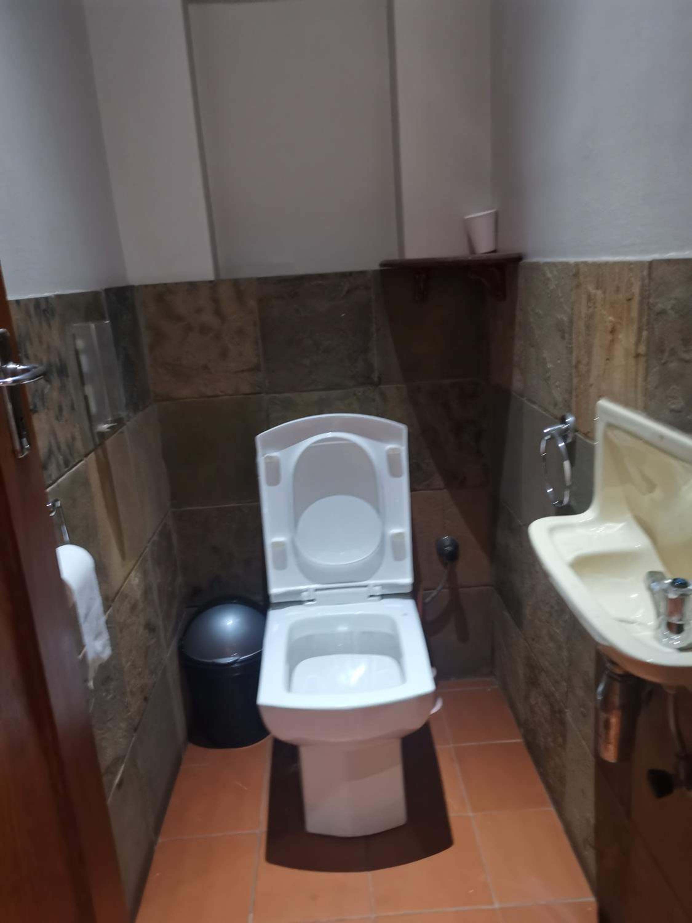 Budget Double Room - Photo 8