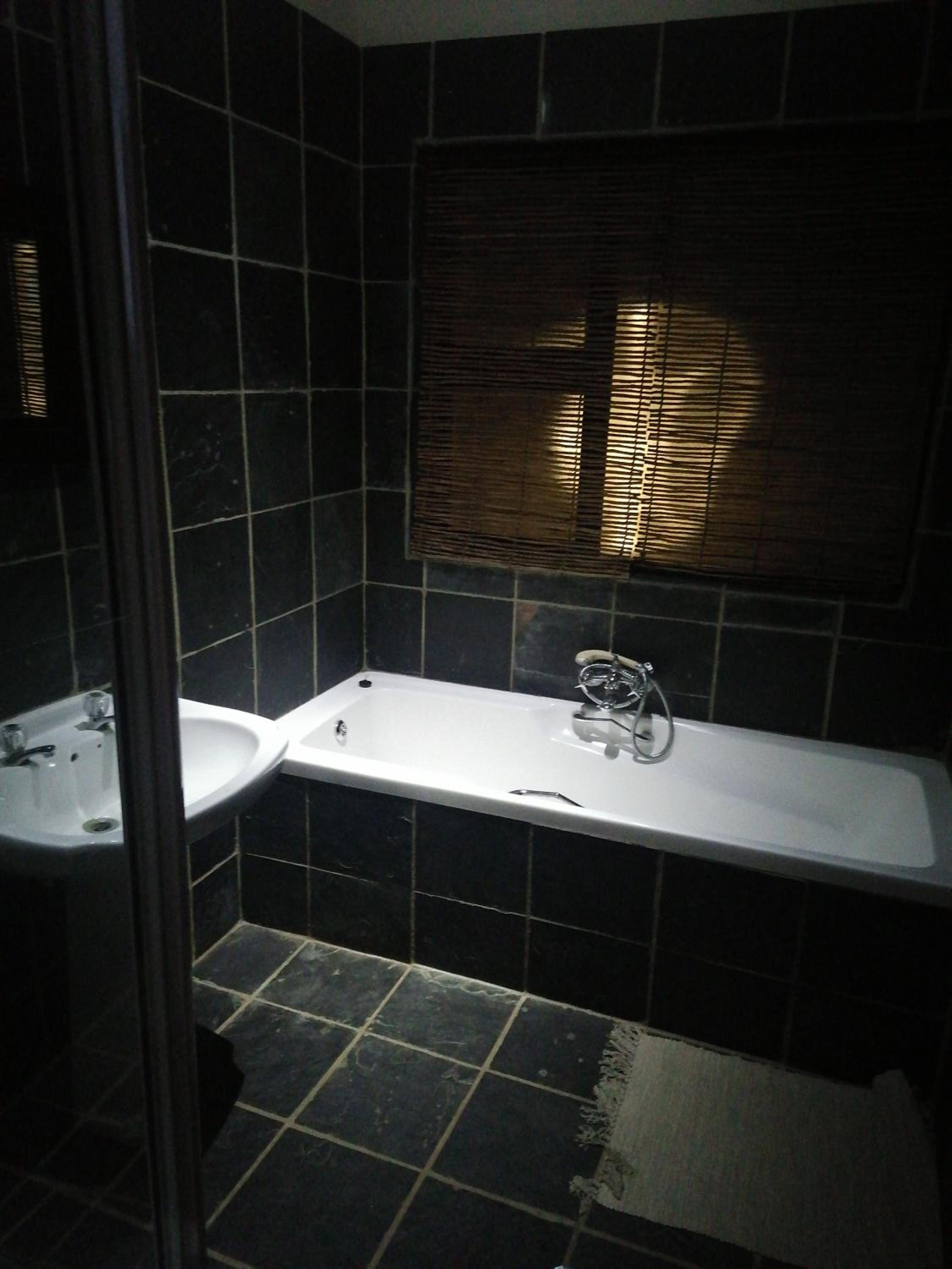 Budget Double Room - Photo 2