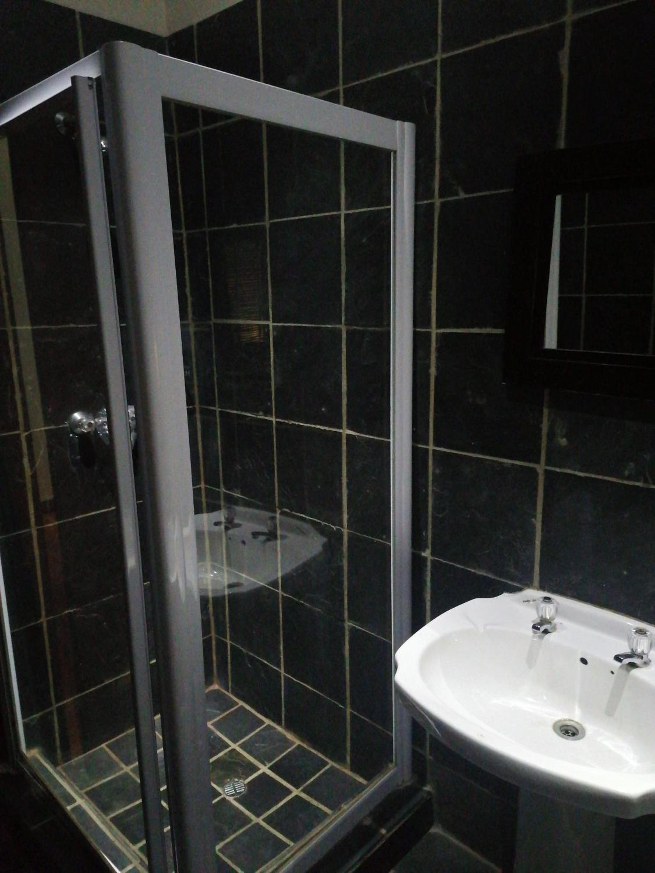 Budget Double Room - Photo 3