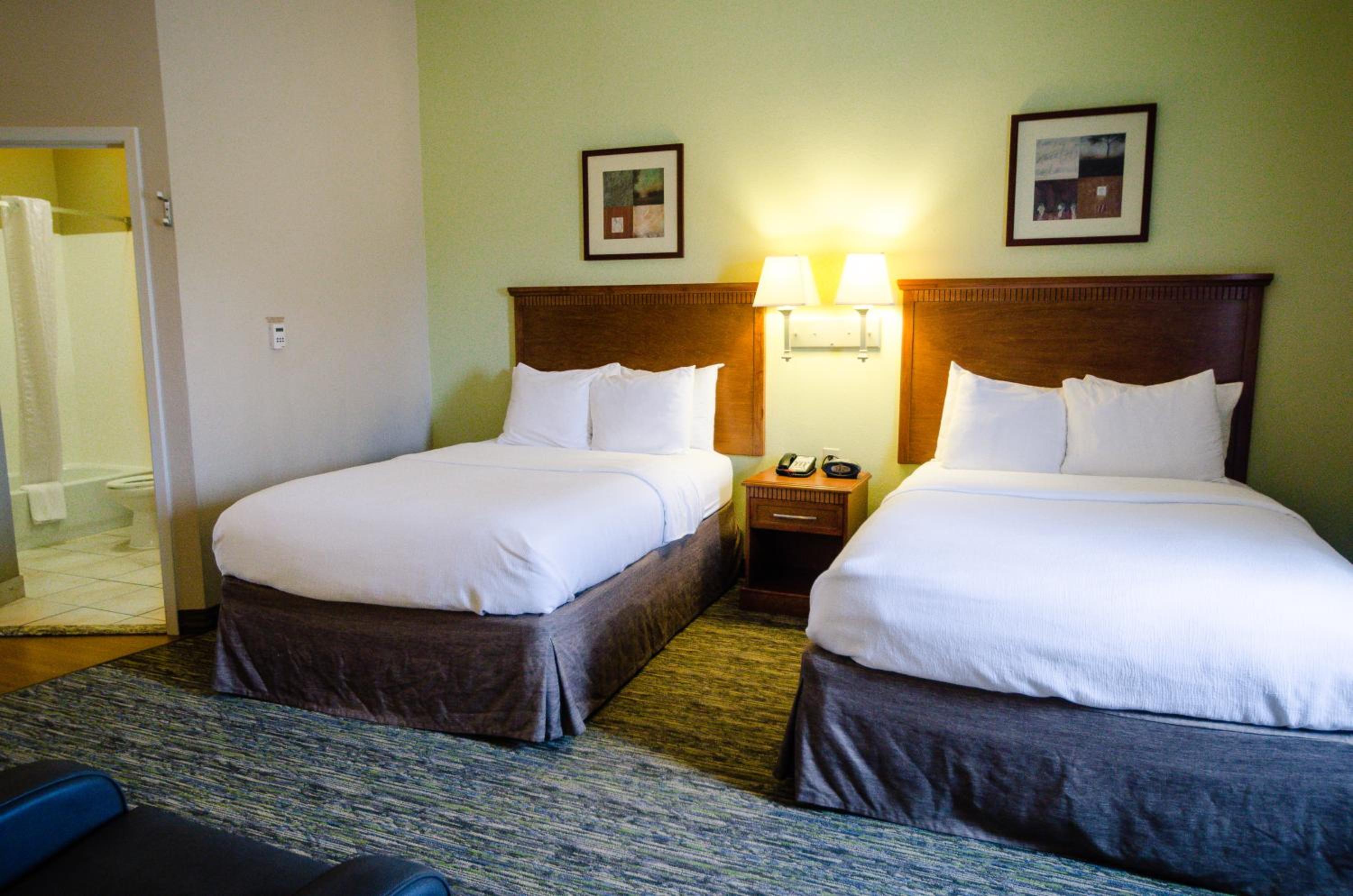 Twin Room - Mobility Access with Bath Tub - Photo 1