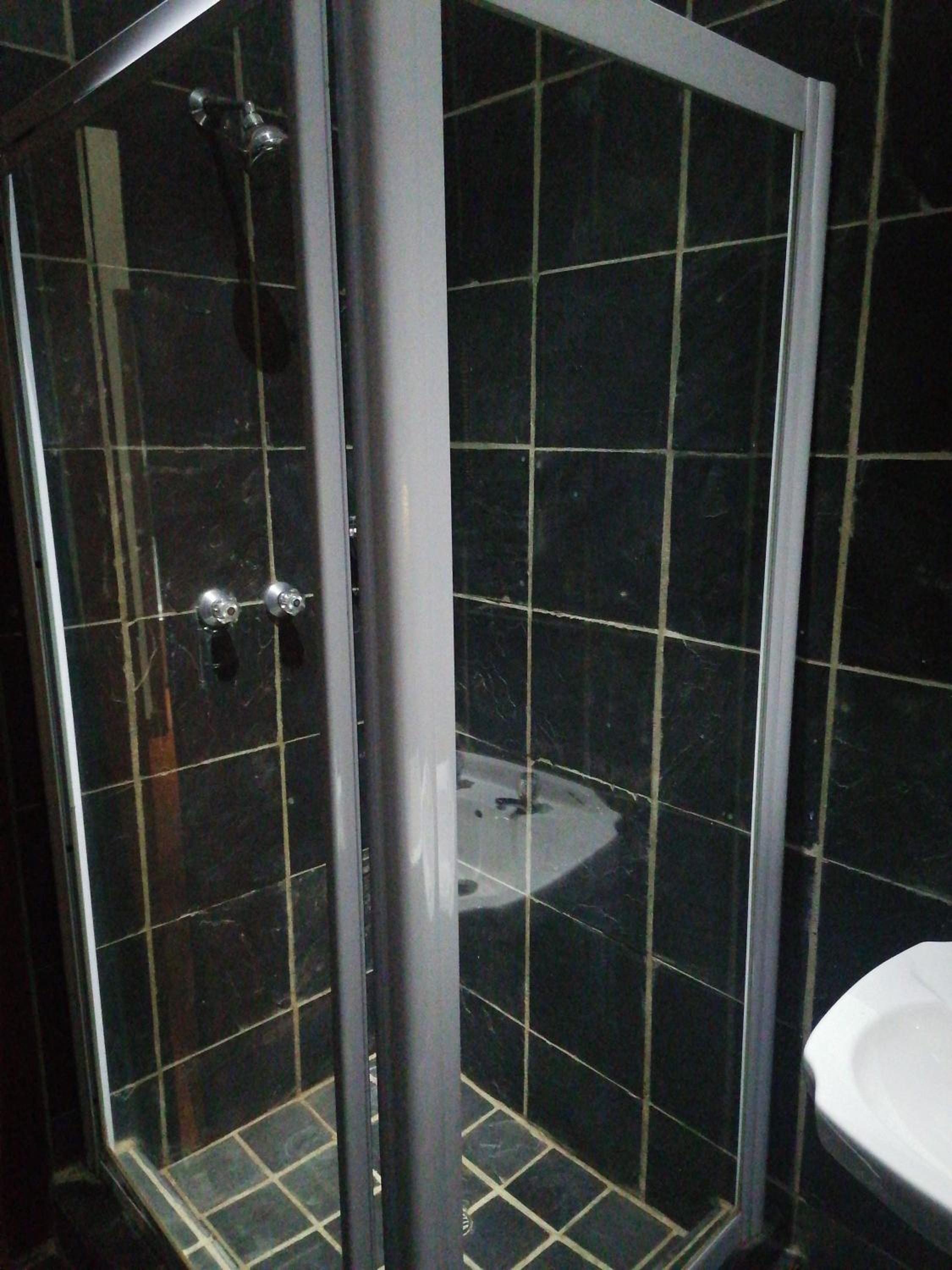 Budget Double Room - Photo 4