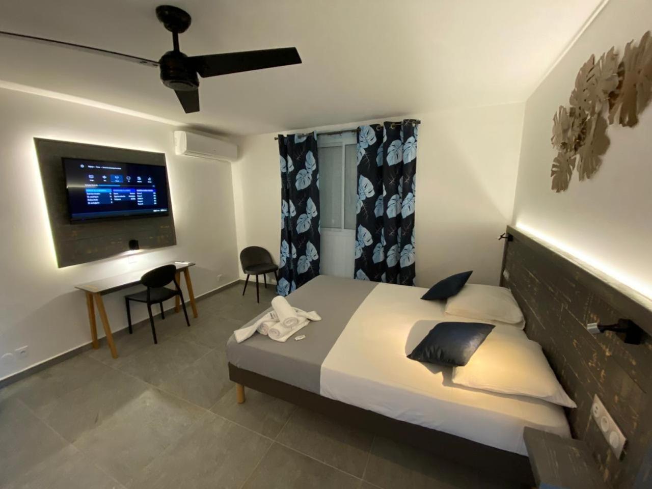 Deluxe Studio