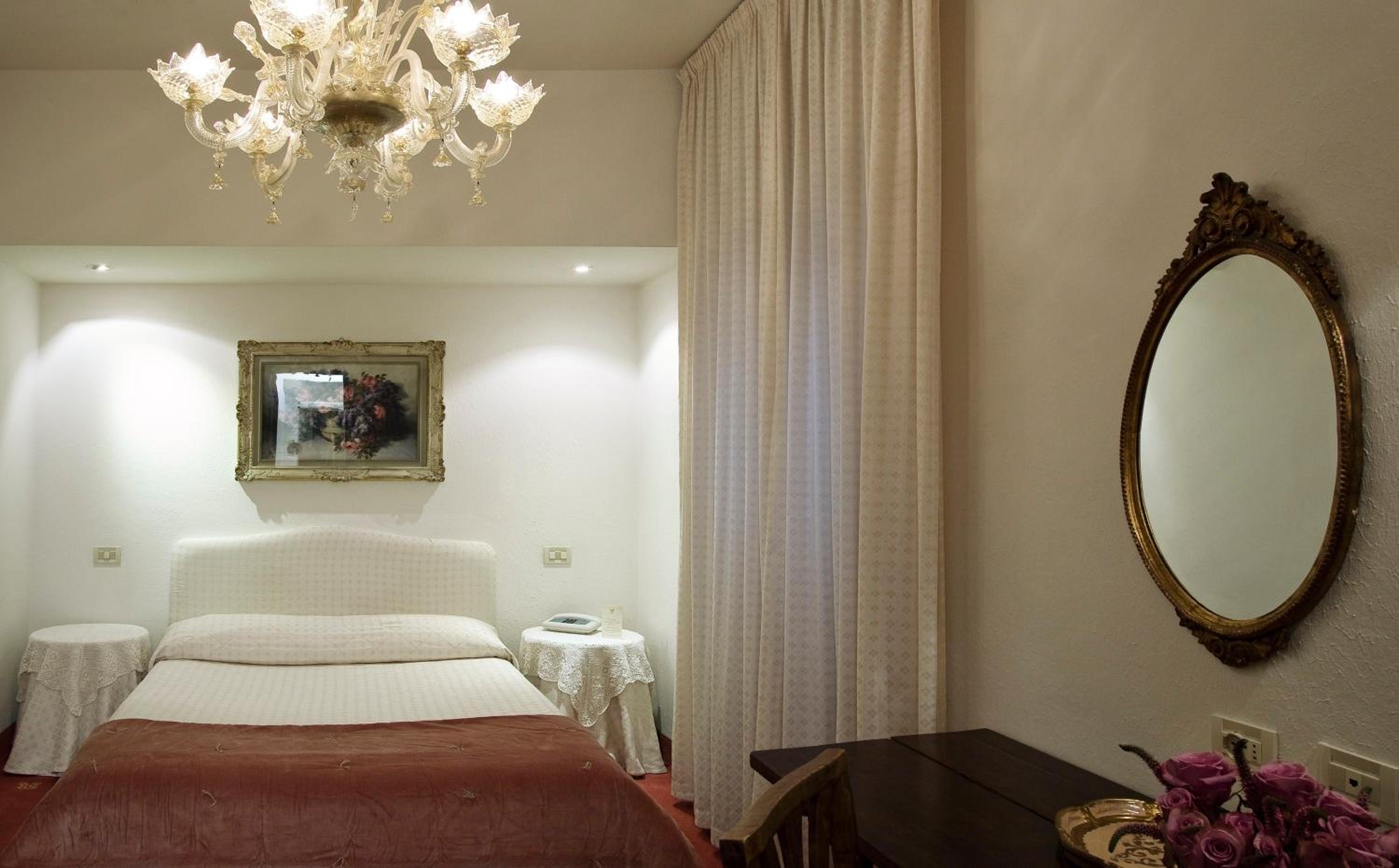 Double or Twin Room thumbnail 6