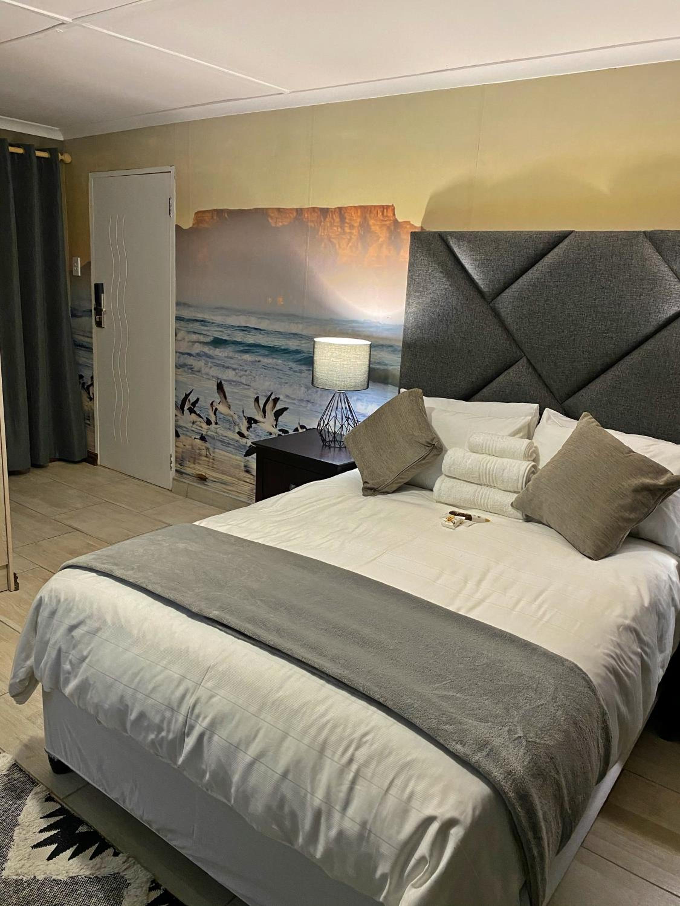 Deluxe Double Room with Balcony - Photo 3