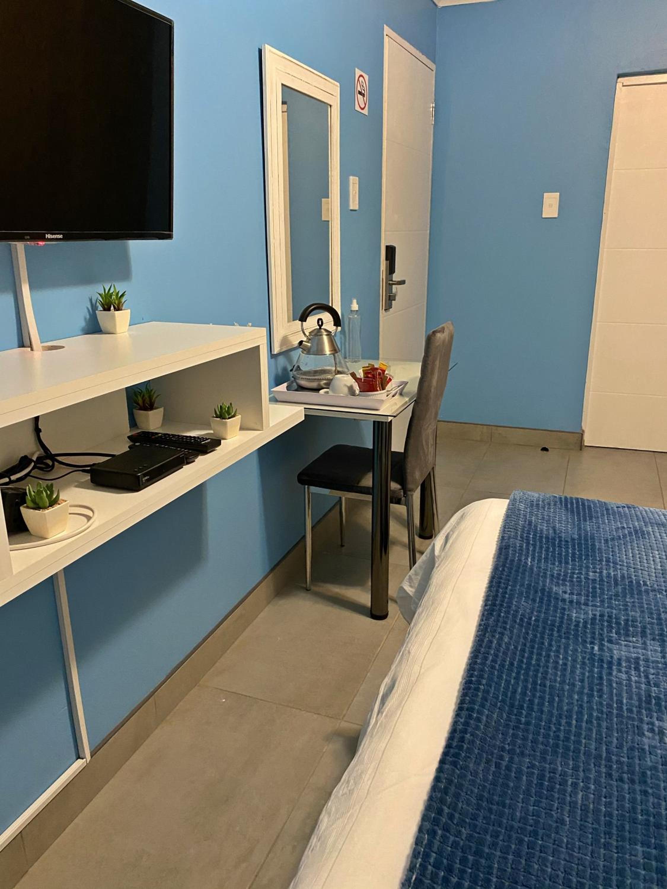 Deluxe Double Room with Bath - Photo 2