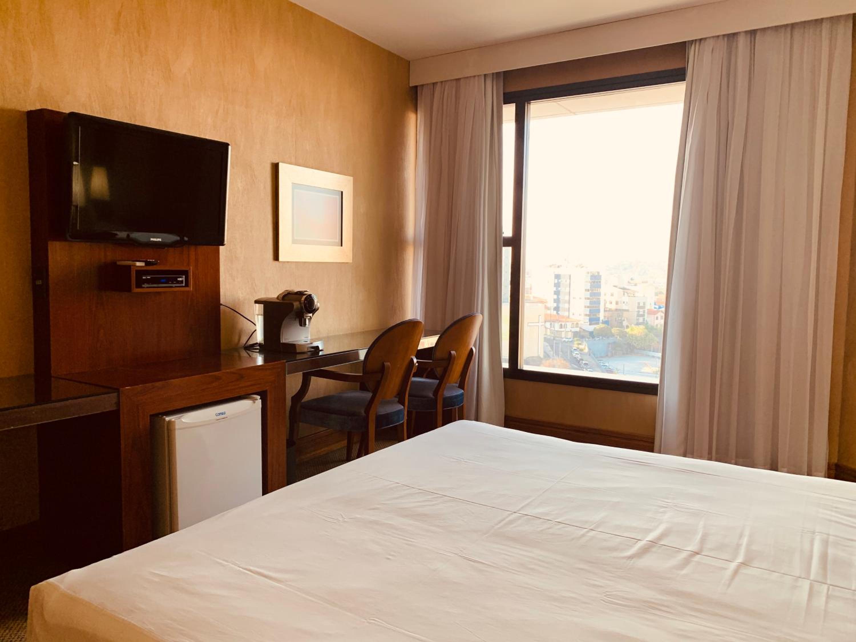 Executive Suite - Photo 7