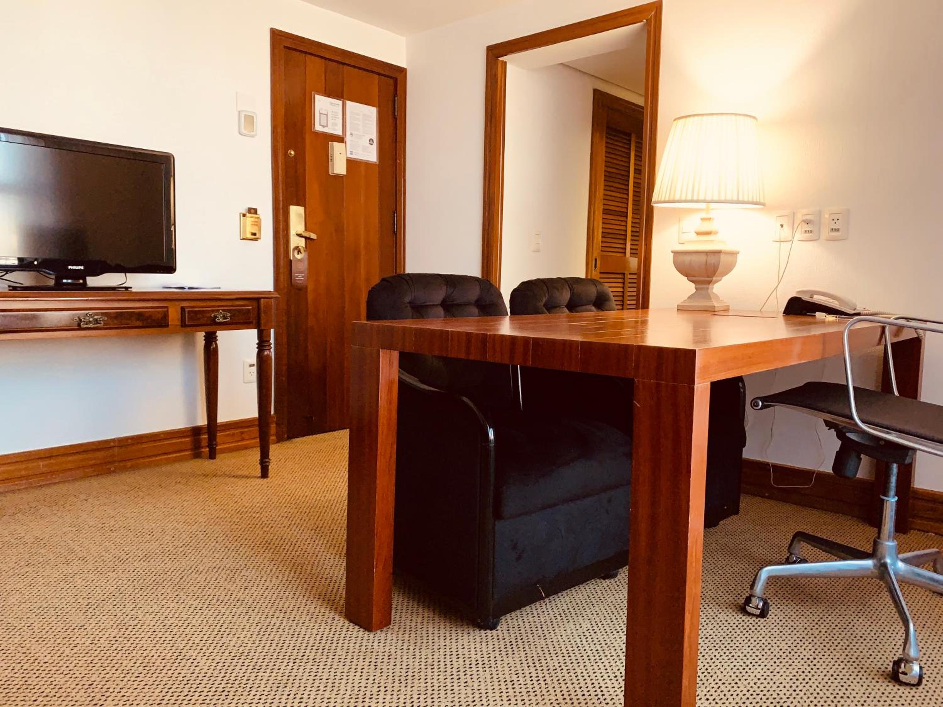 Executive Suite - Photo 5