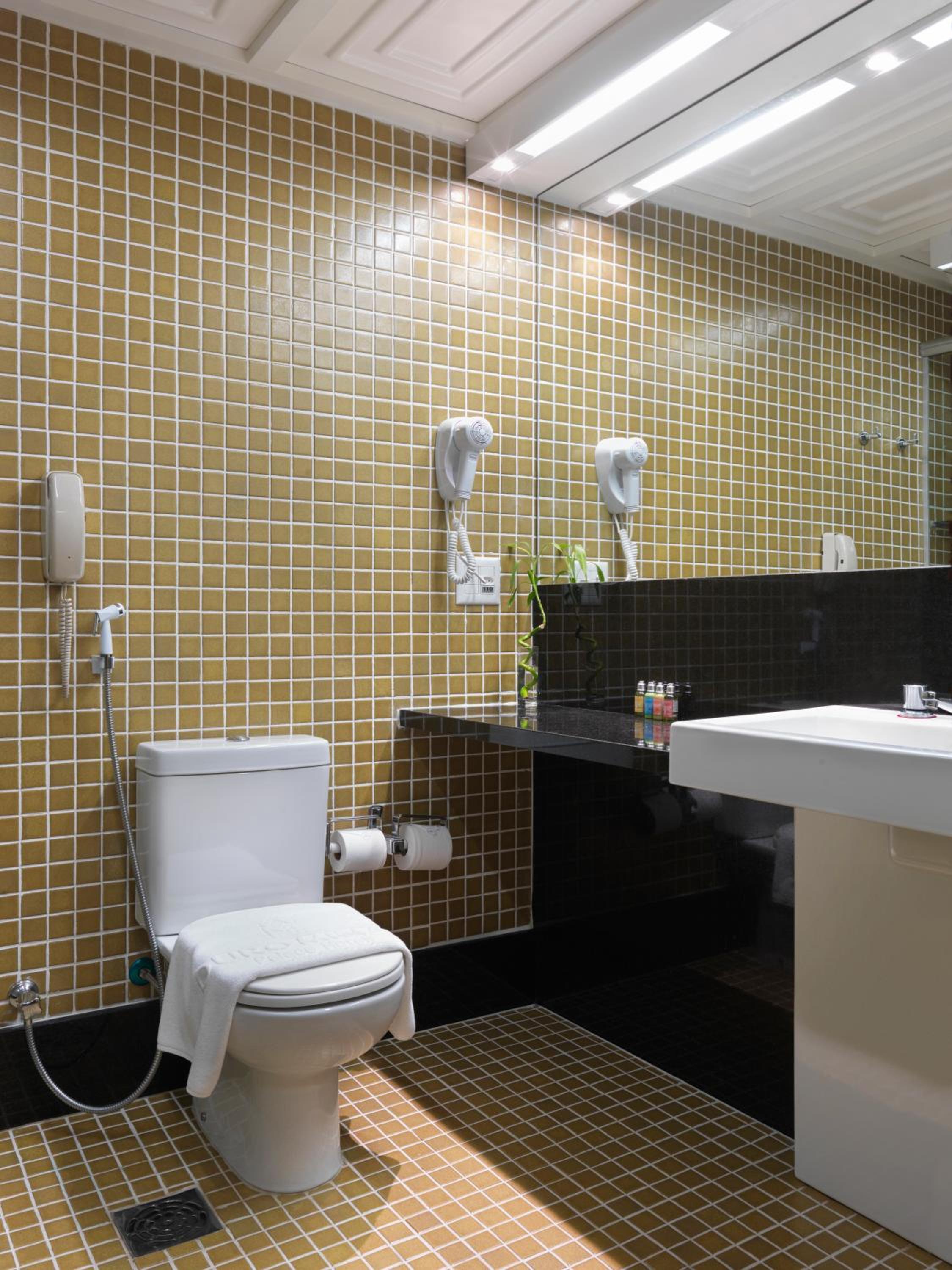 Executive Suite - Photo 4