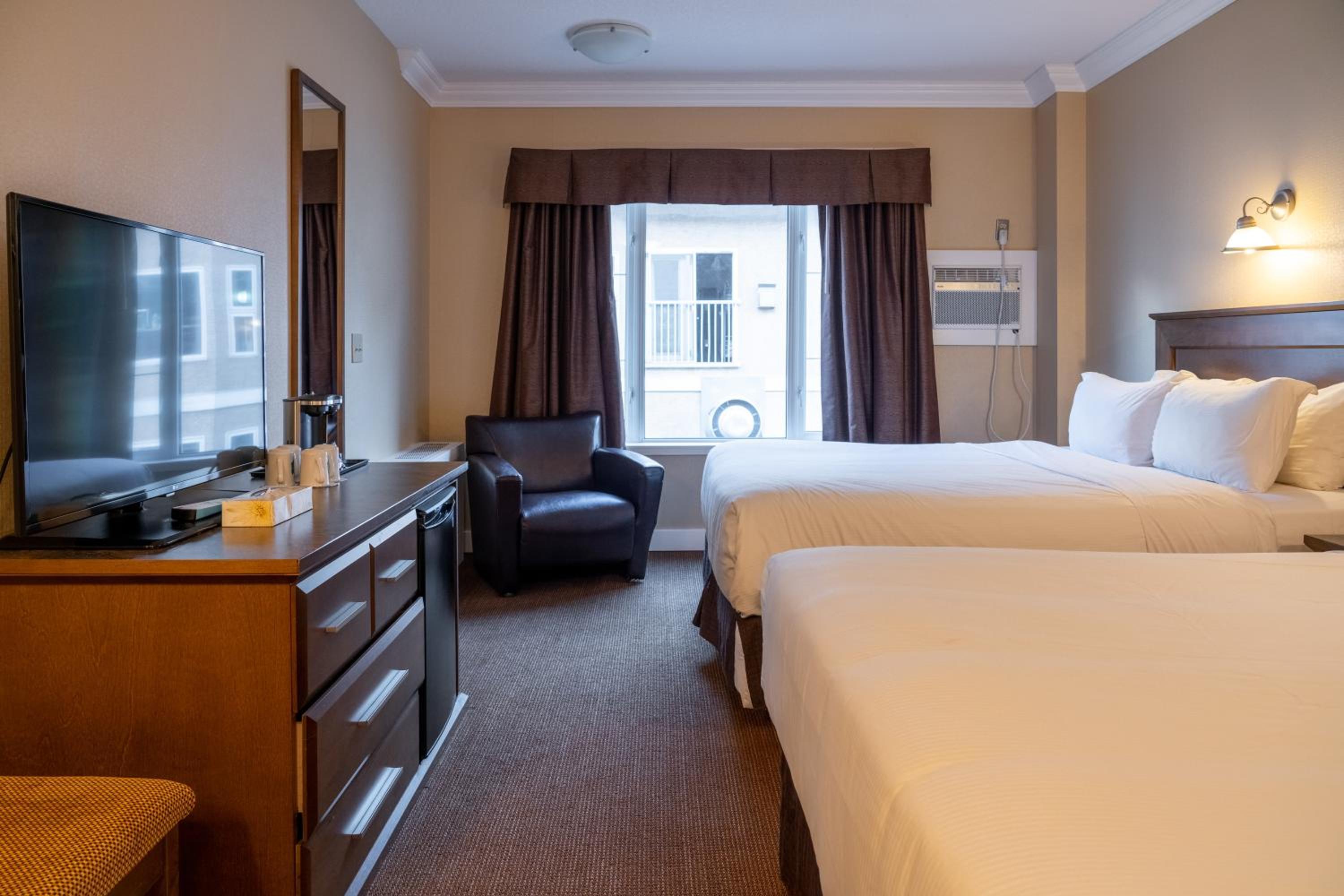 Standard 2 Queen Room