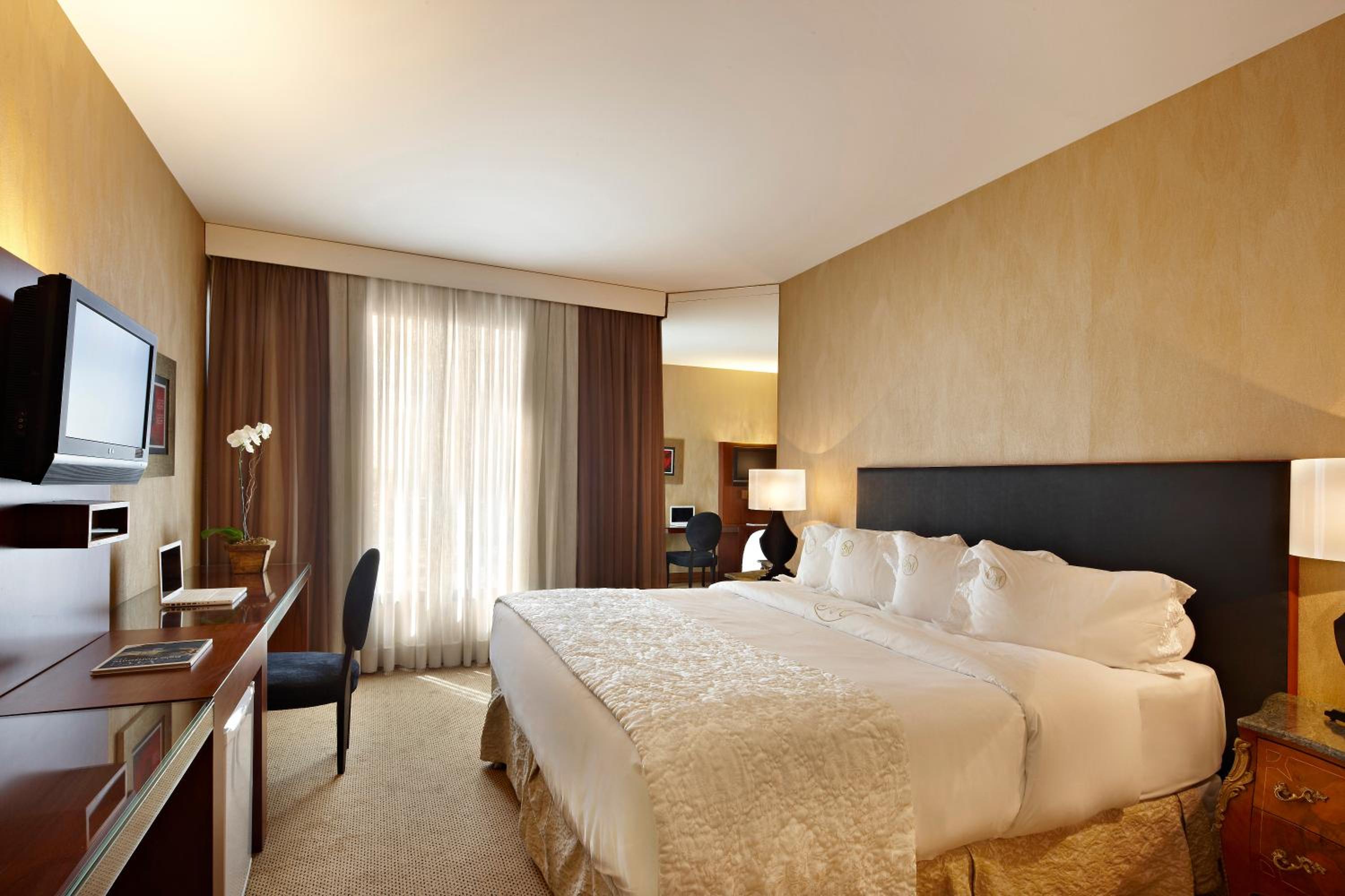 Superior Suite - Photo 1