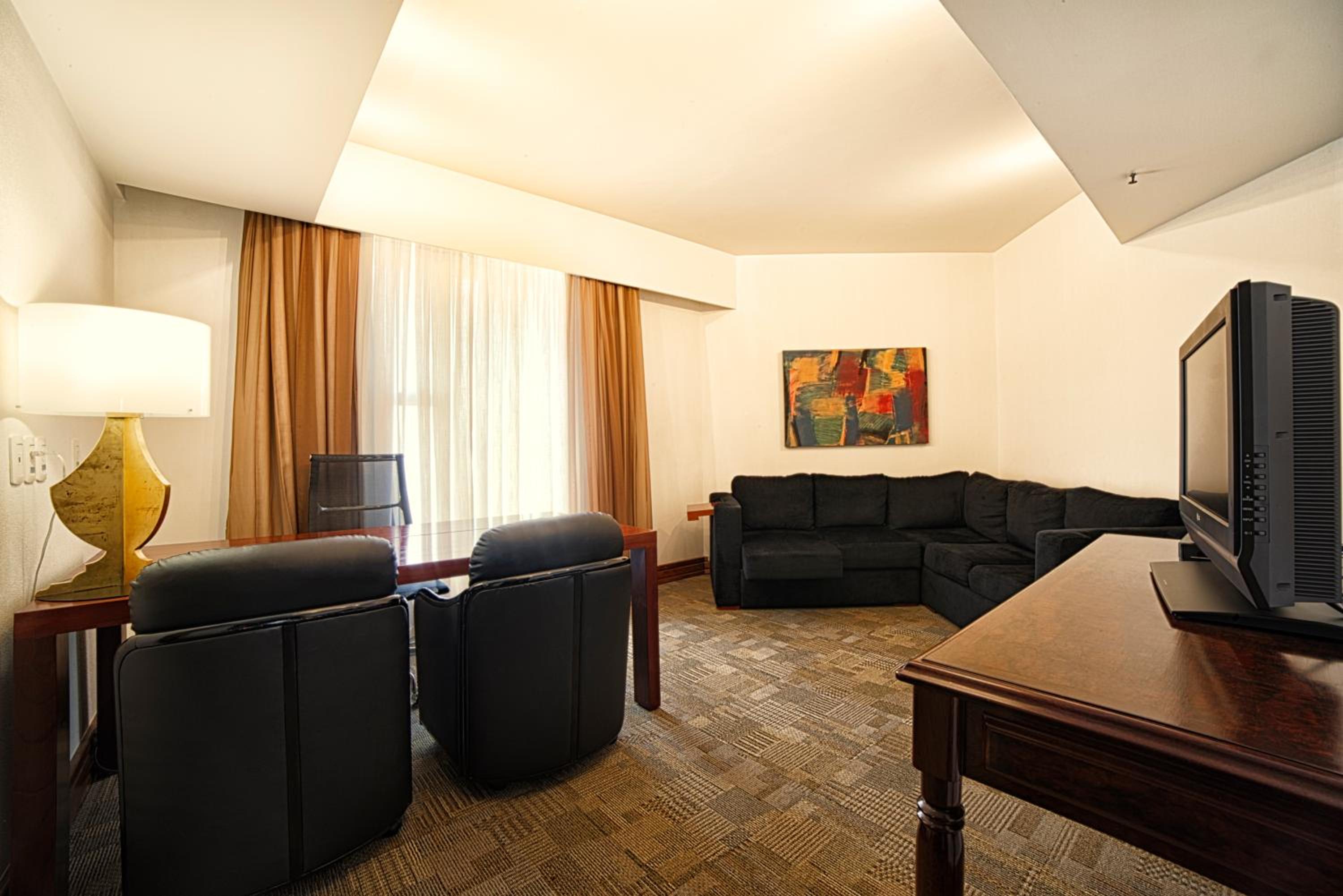 Superior Suite - Photo 7