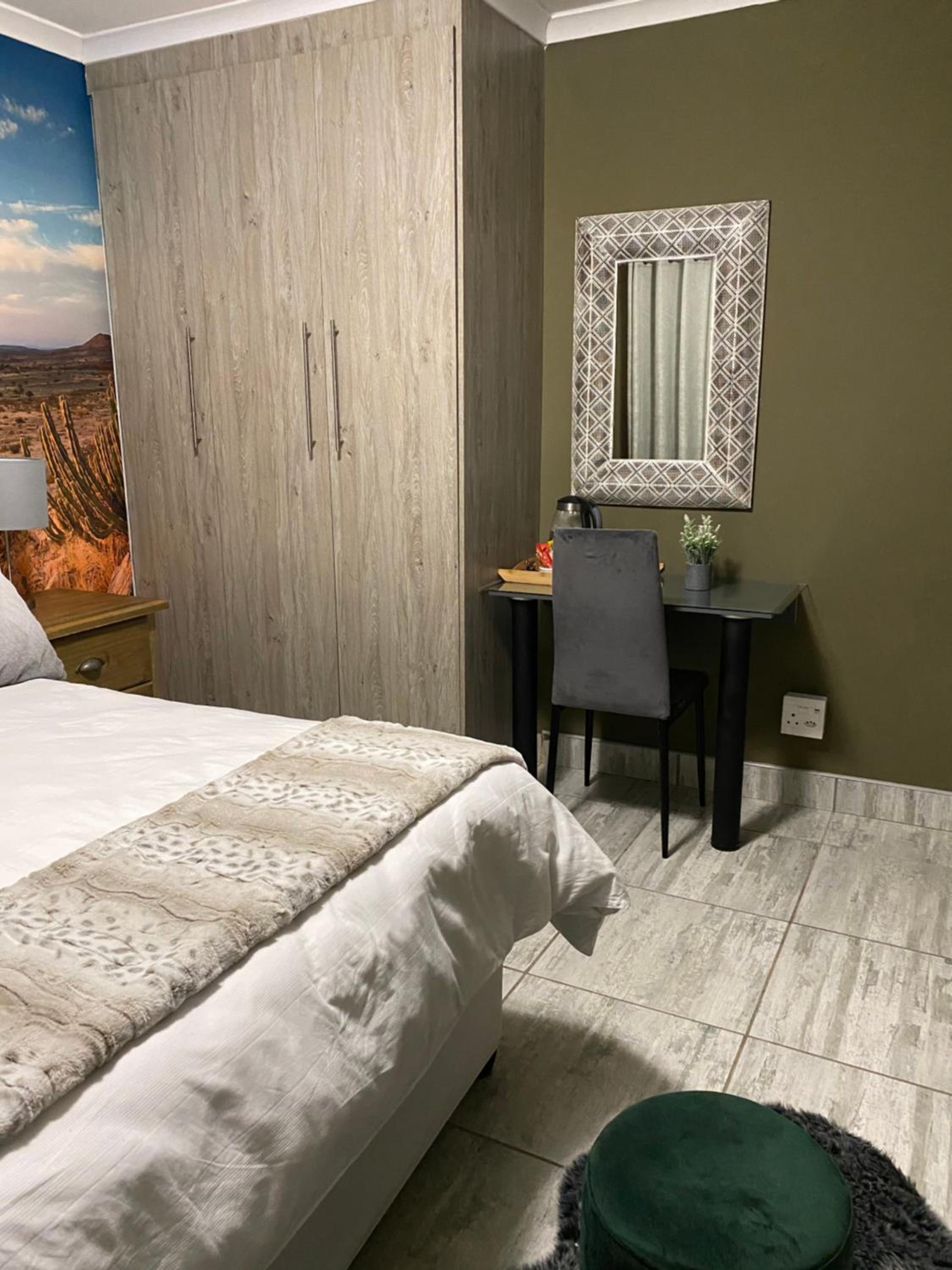 Deluxe Double Room with Shower - Photo 3