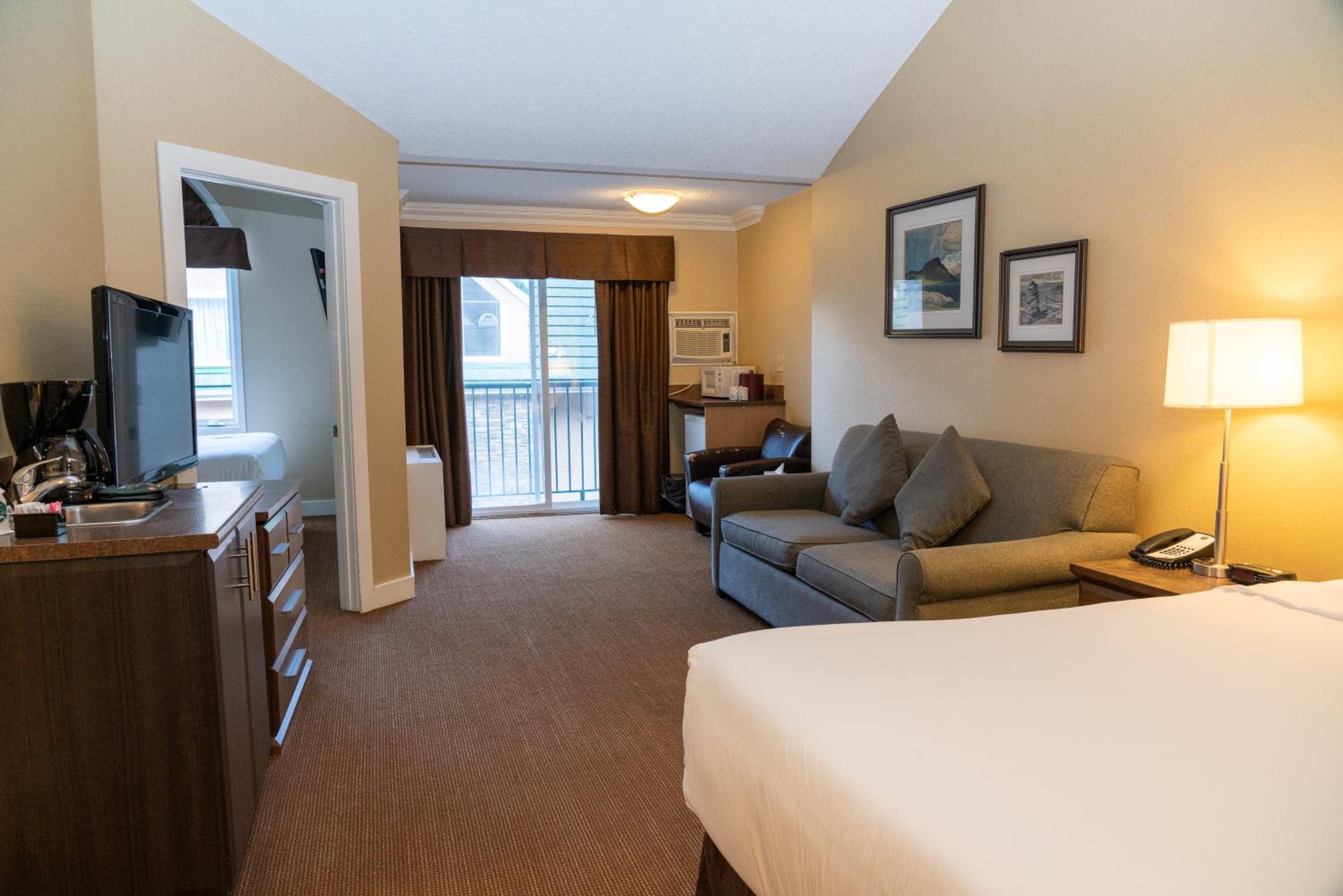 Superior 2 Bedroom Suite 2 Queen