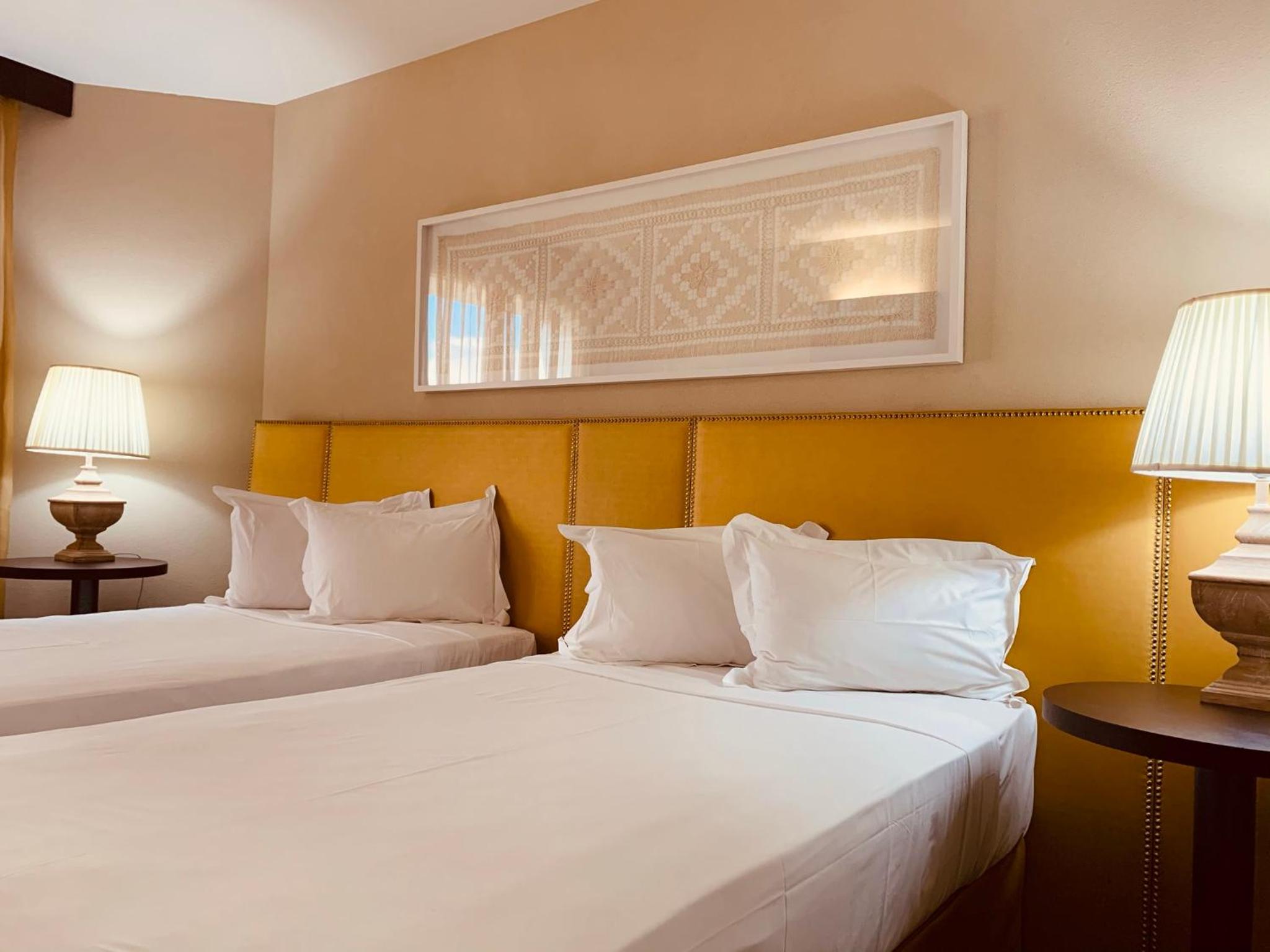 Standard Twin Room - Photo 4