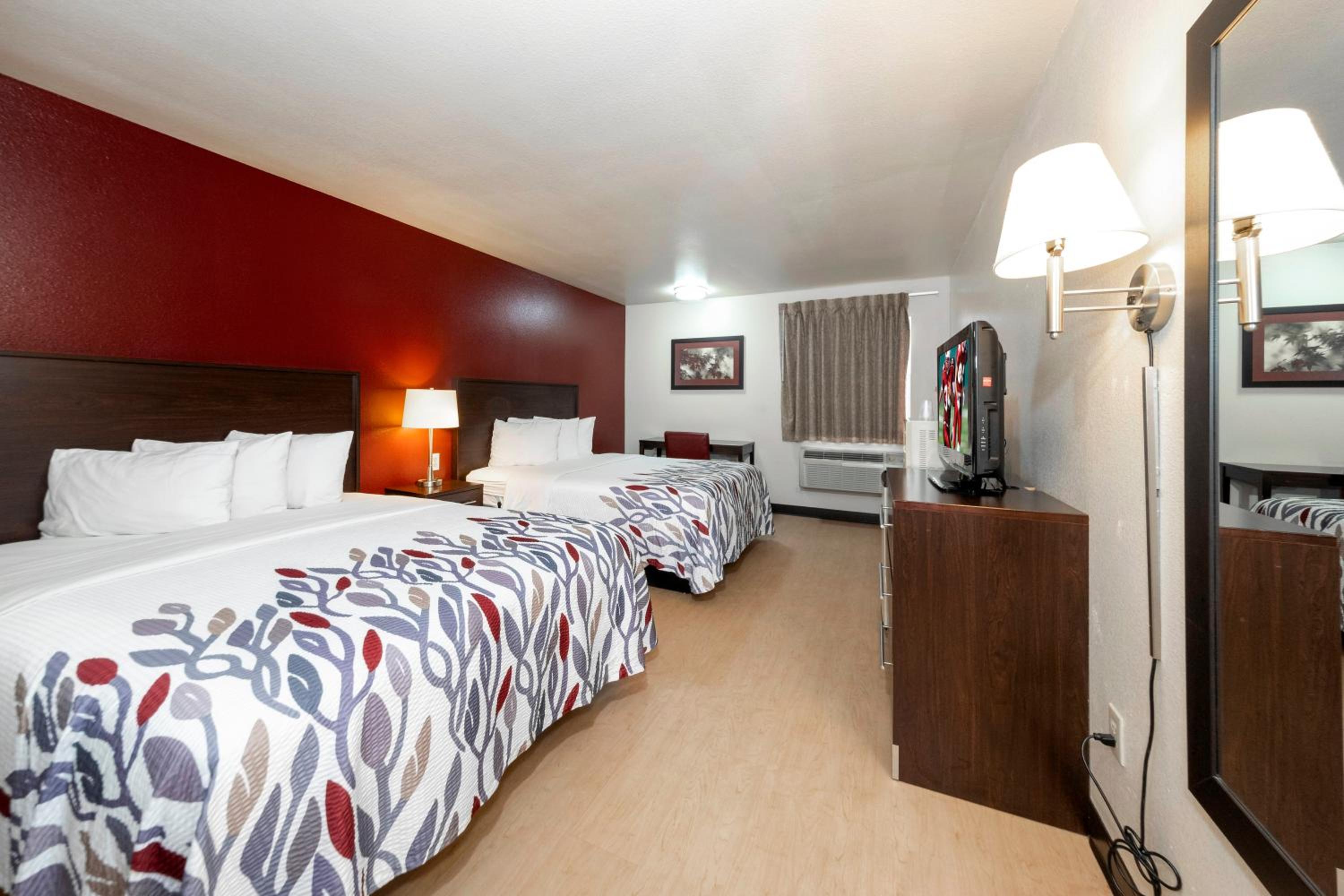 Deluxe Double Room with Two Double Beds - Non-Smoking photo 2