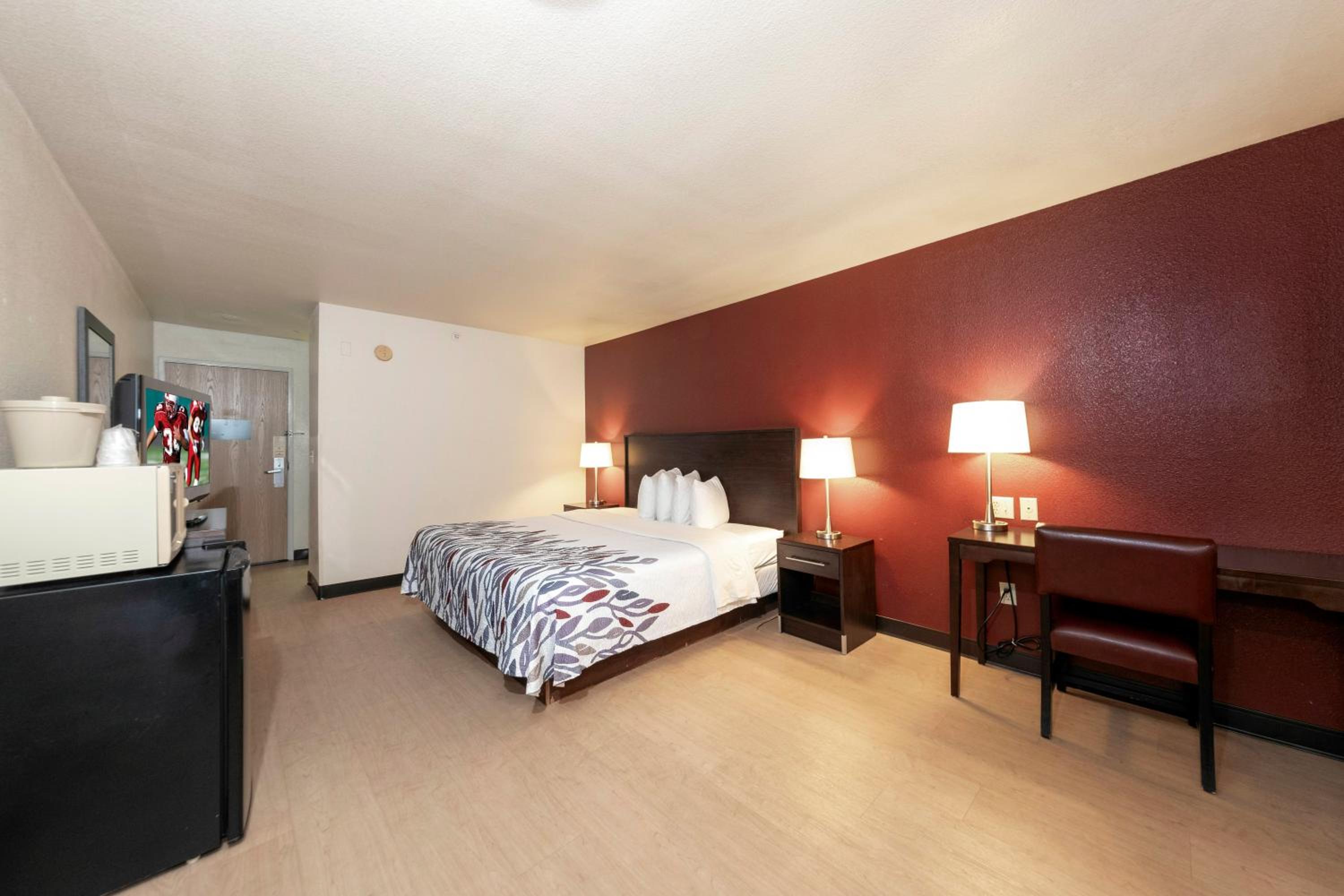 Standard King Room - Non-Smoking  photo 3