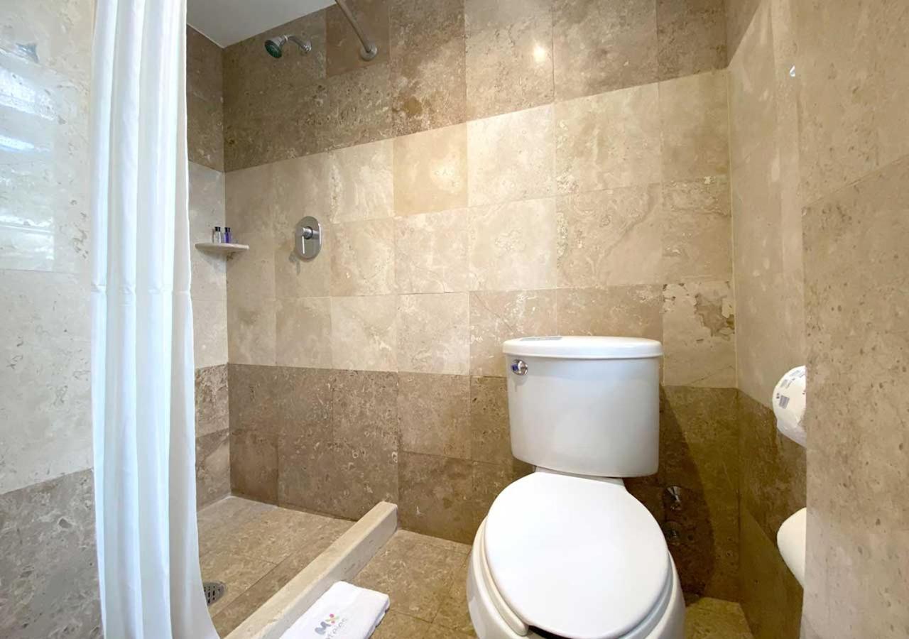 Standard Queen Room - Photo 7