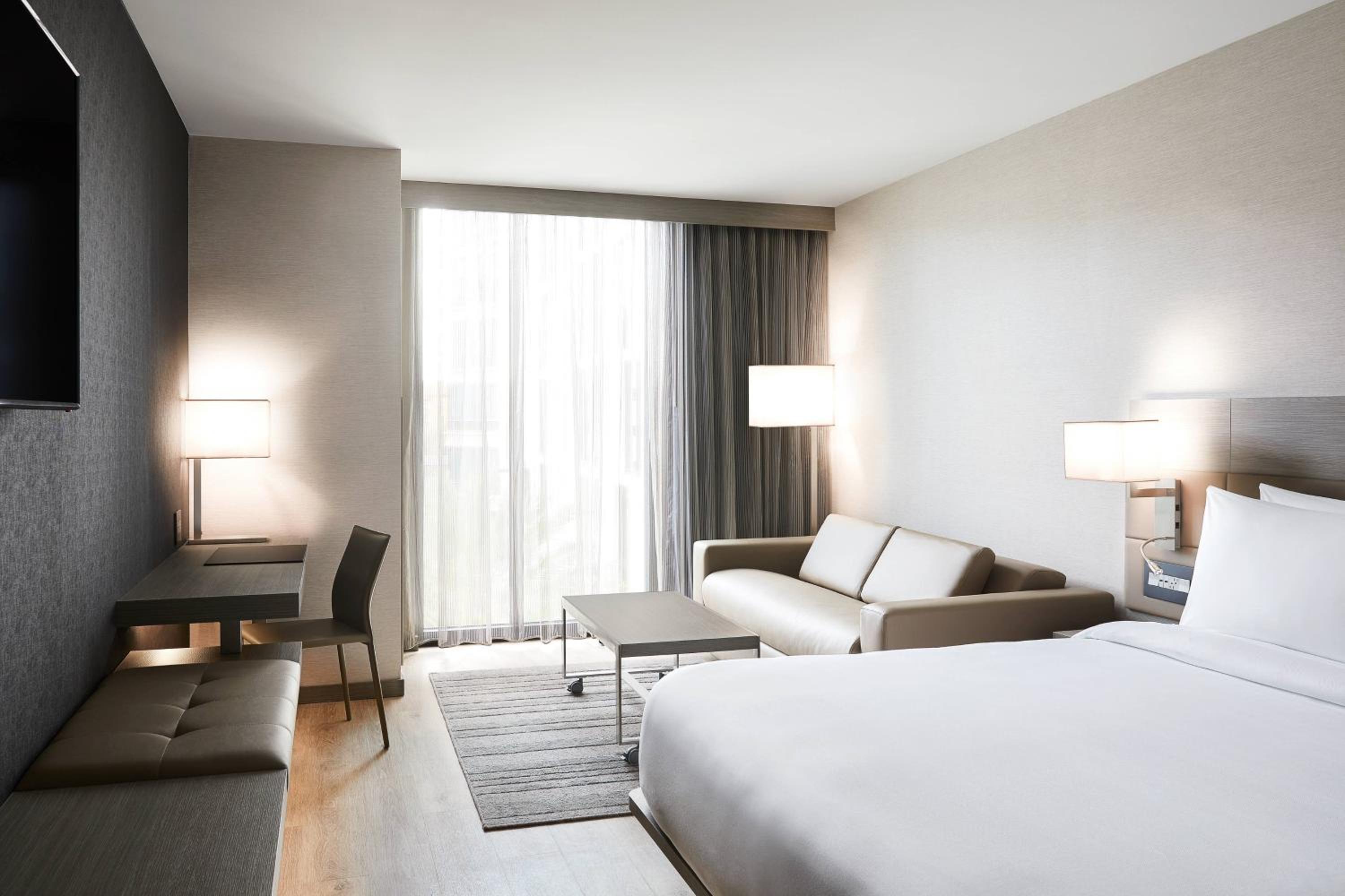 King Room with Roll-In Shower and Sofa Bed - Mobility Access