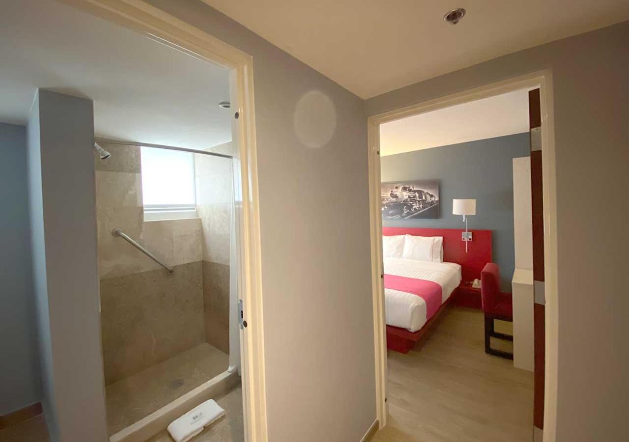 Superior Queen Room with Two Queen Beds - Non-Smoking - Photo 7
