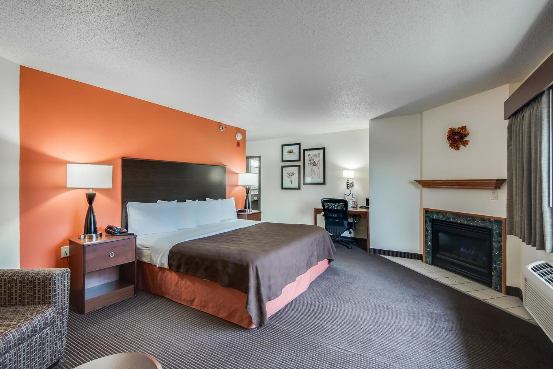 One-Bedroom Premier King Suite - Non-Smoking - Photo 4