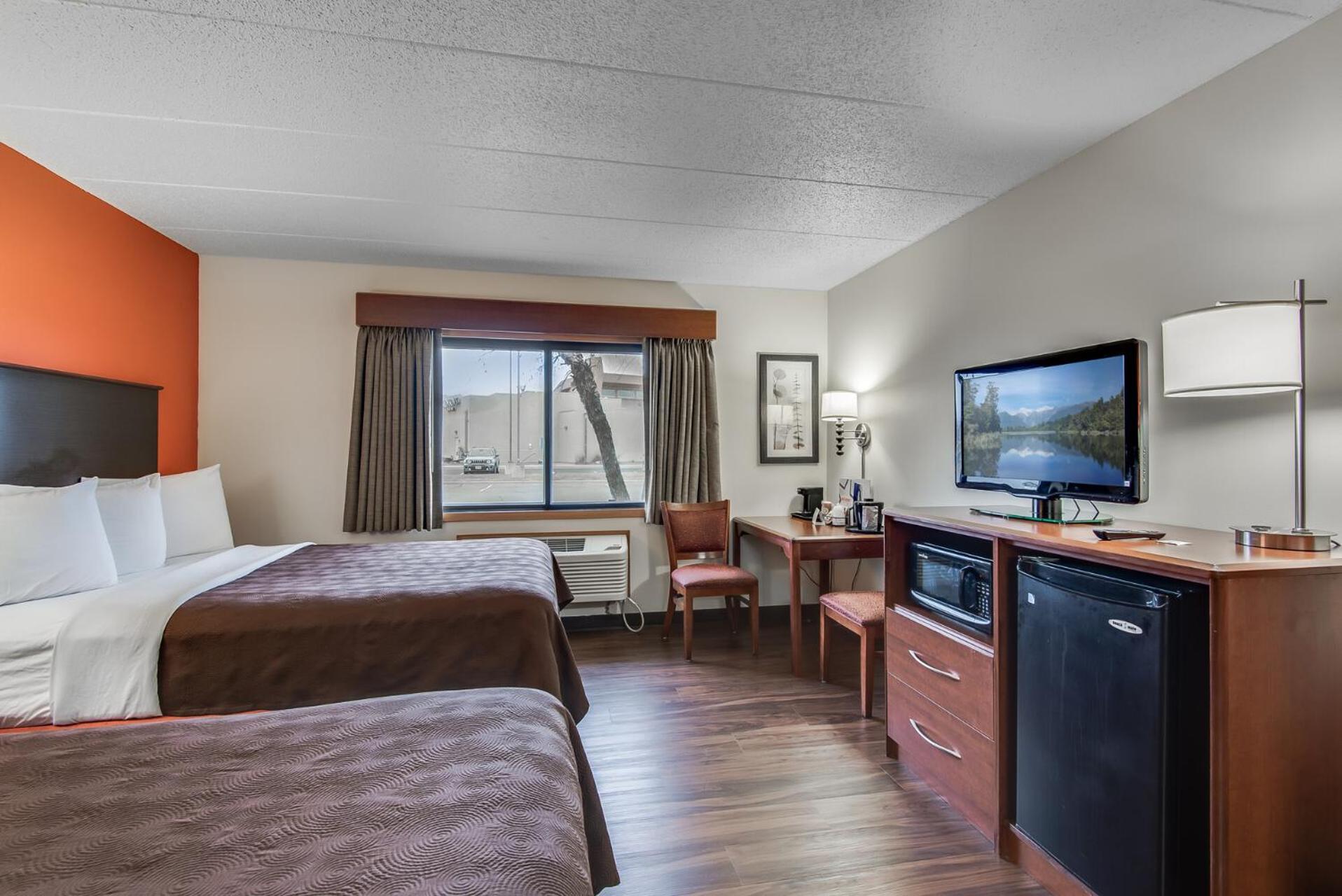 Queen Room with Two Queen Beds - Non-Smoking - Photo 1