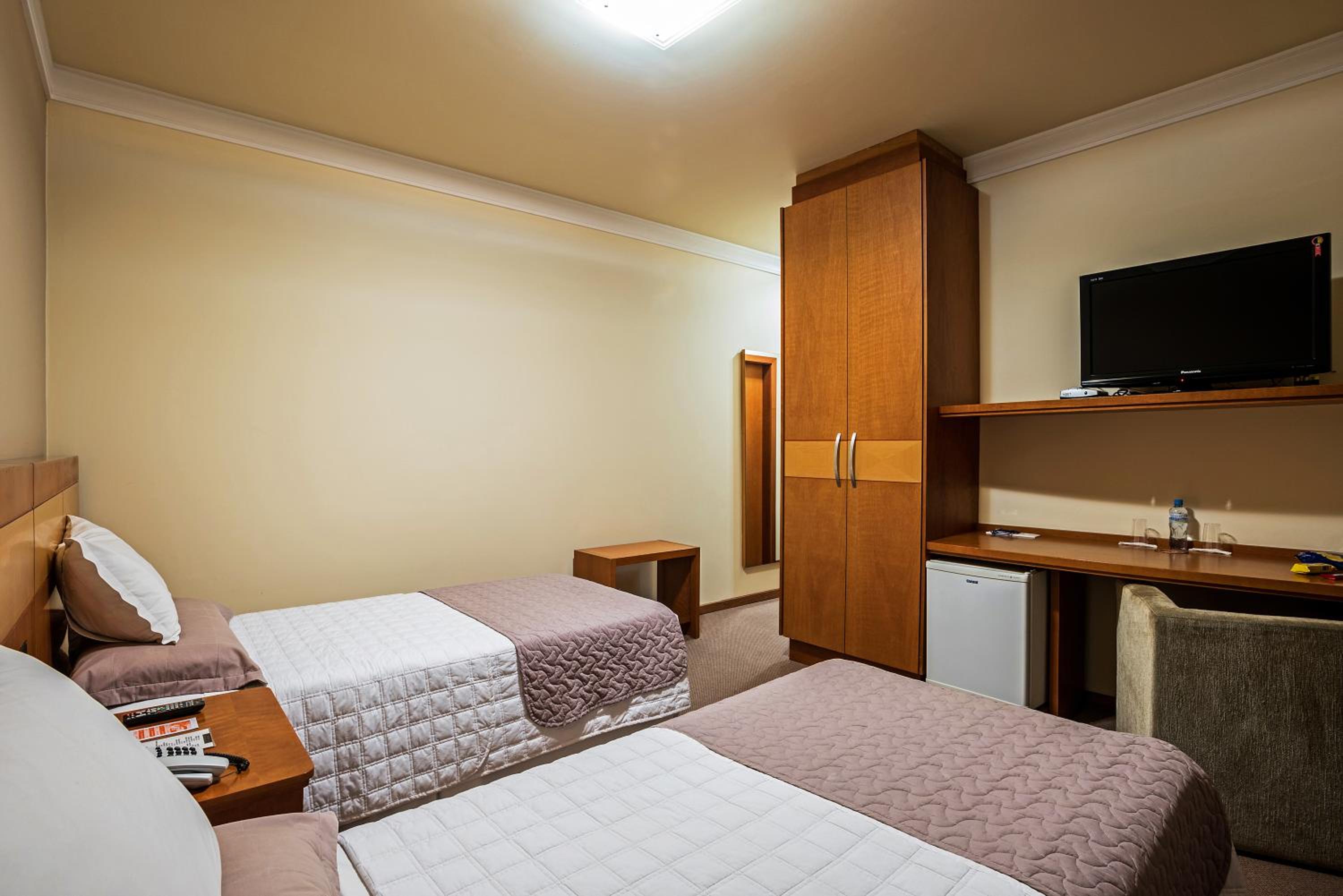 Standard Twin Room photo 2