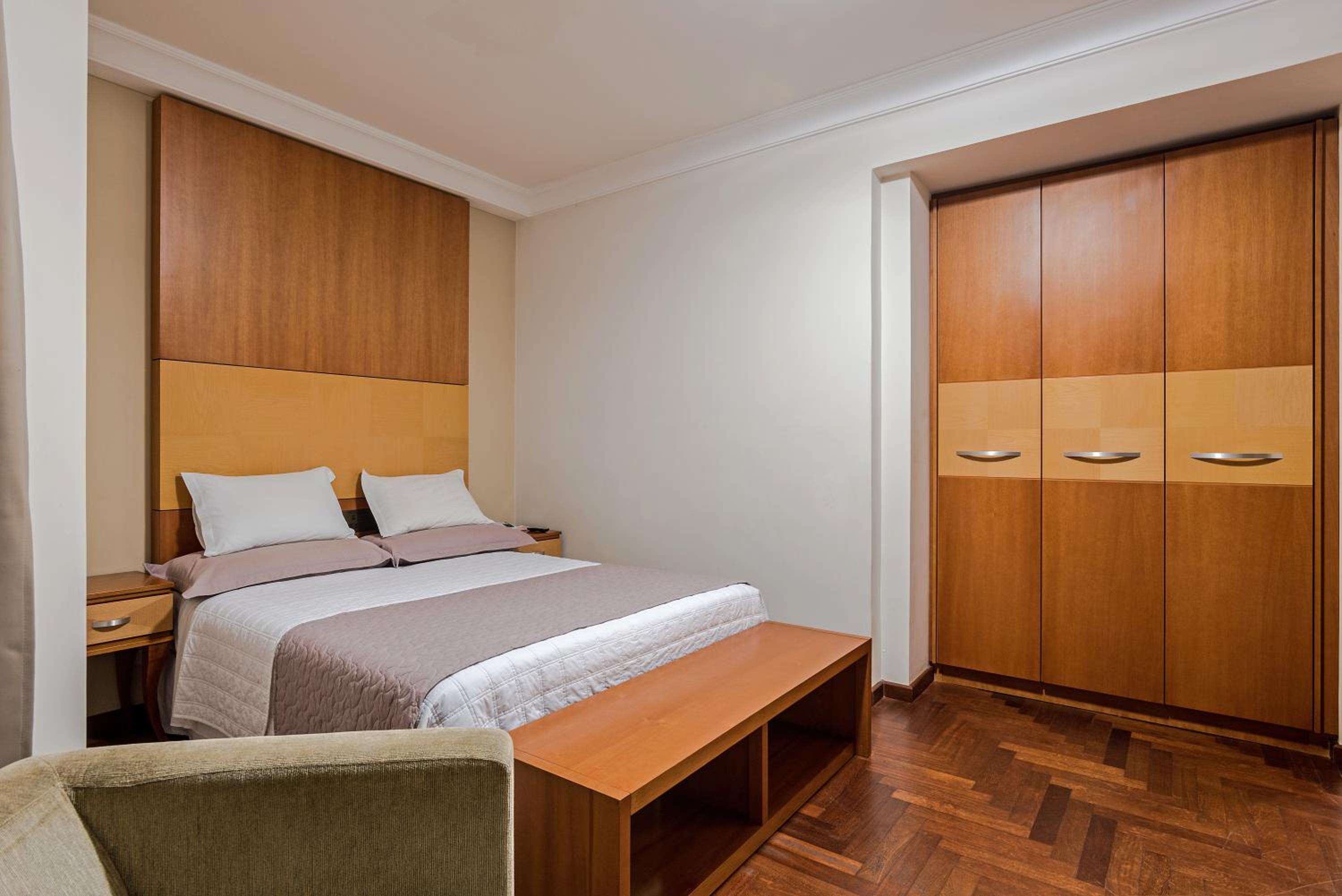Deluxe Suite with Spa Bath photo 2