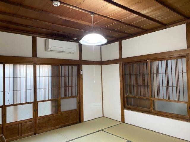 Economy Triple Room with Shared Bathroom photo 3