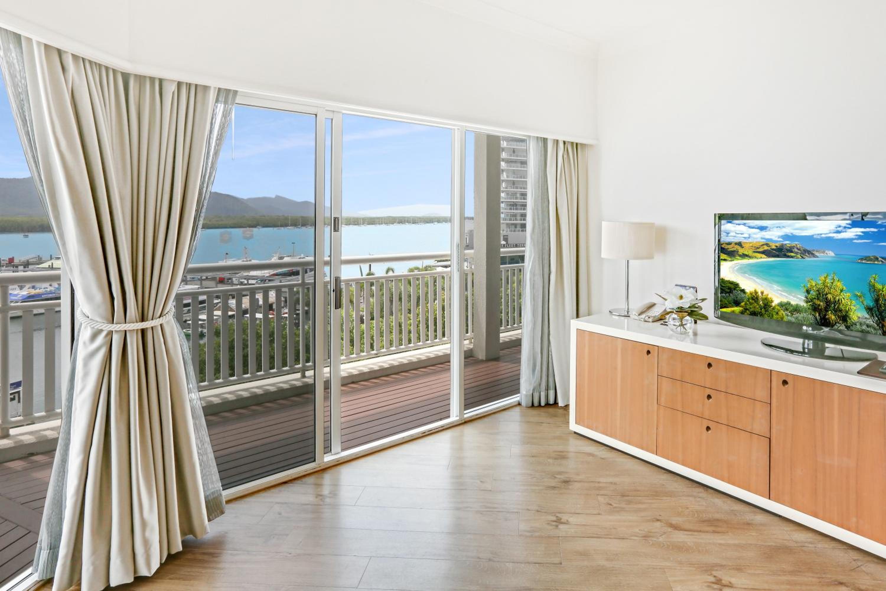One-Bedroom Suite - Photo 18