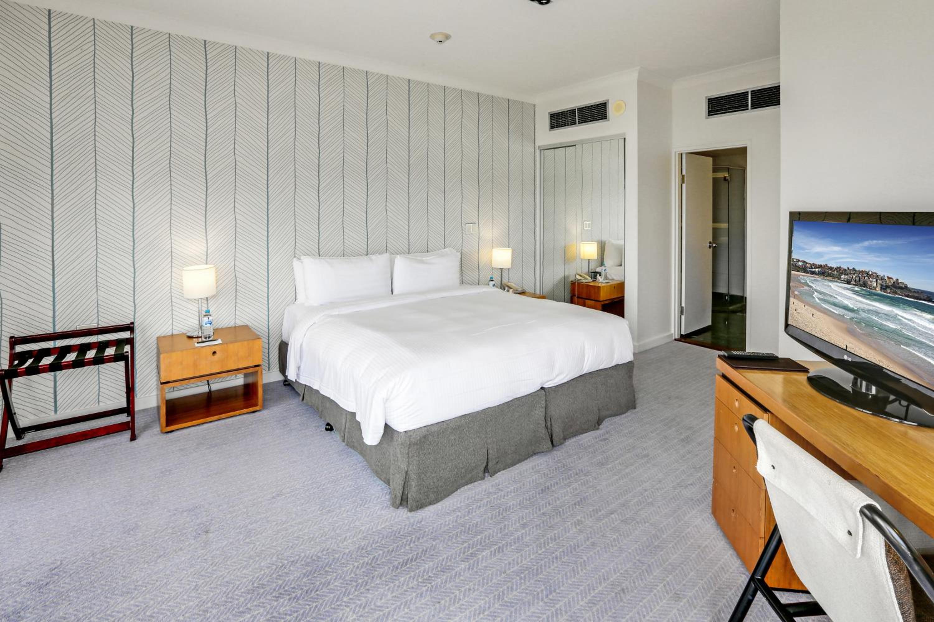 One-Bedroom Suite - Photo 20