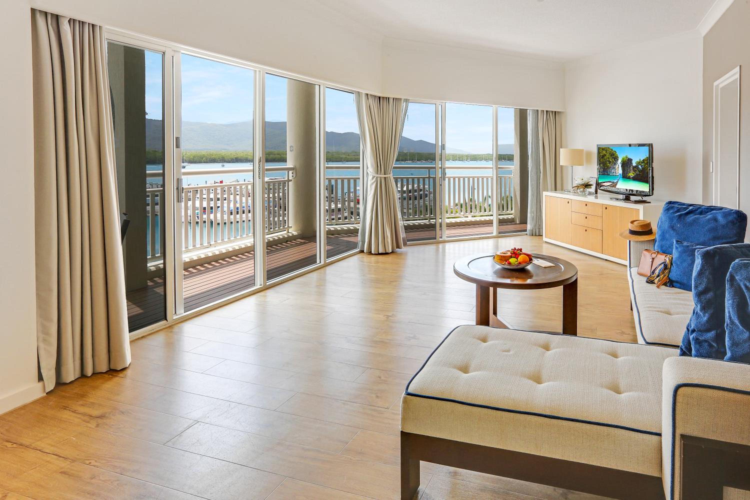 One-Bedroom Suite - Photo 12