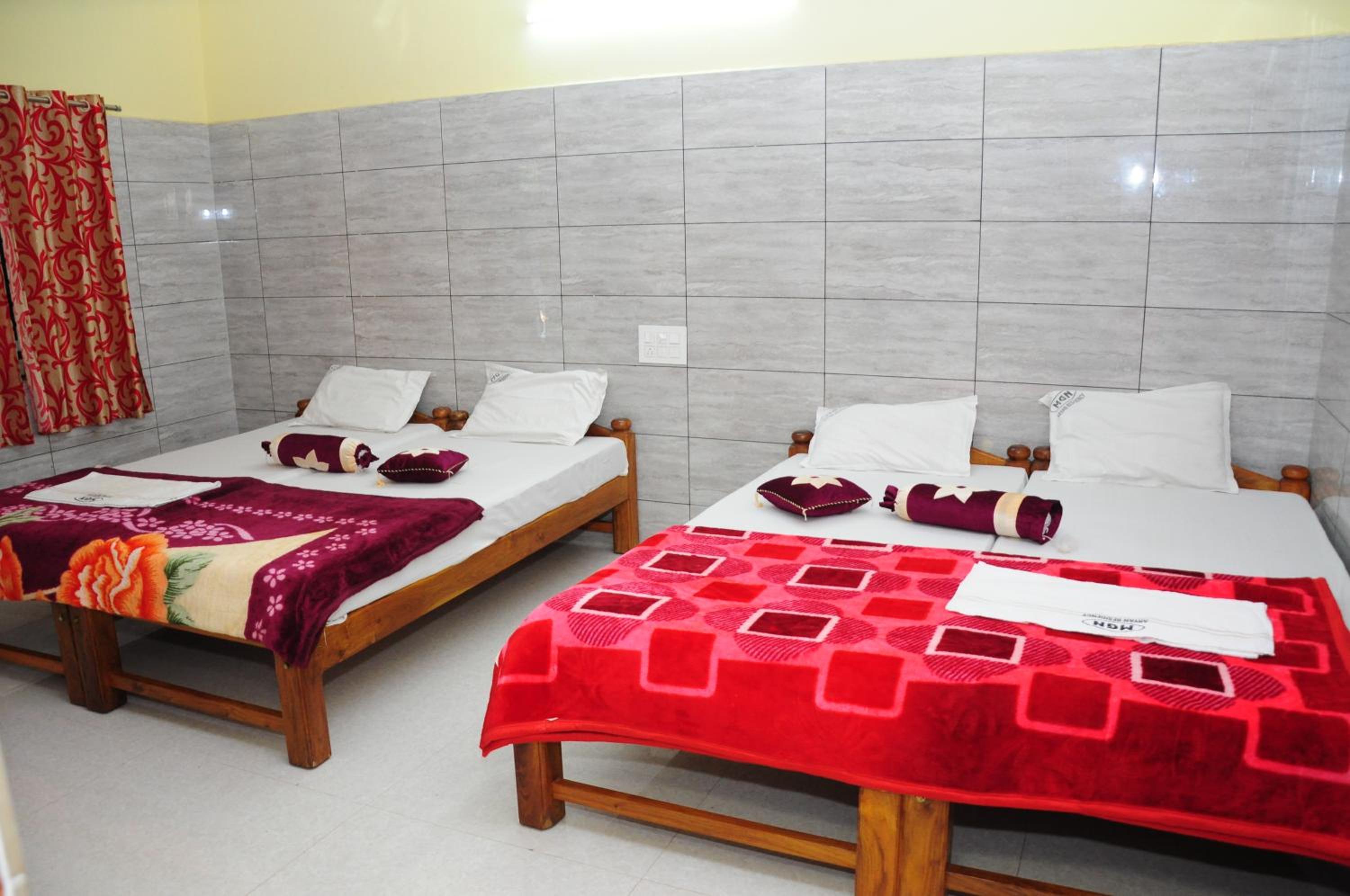 Deluxe Family Room - Photo 8