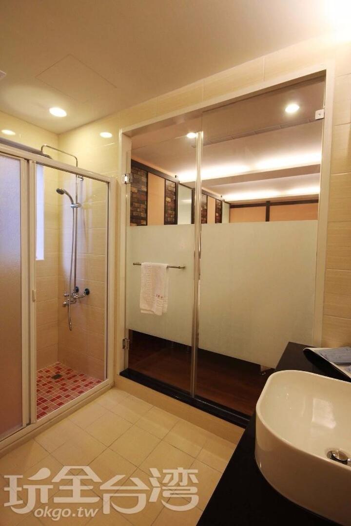 Quadruple Room with Private Bathroom photo 3