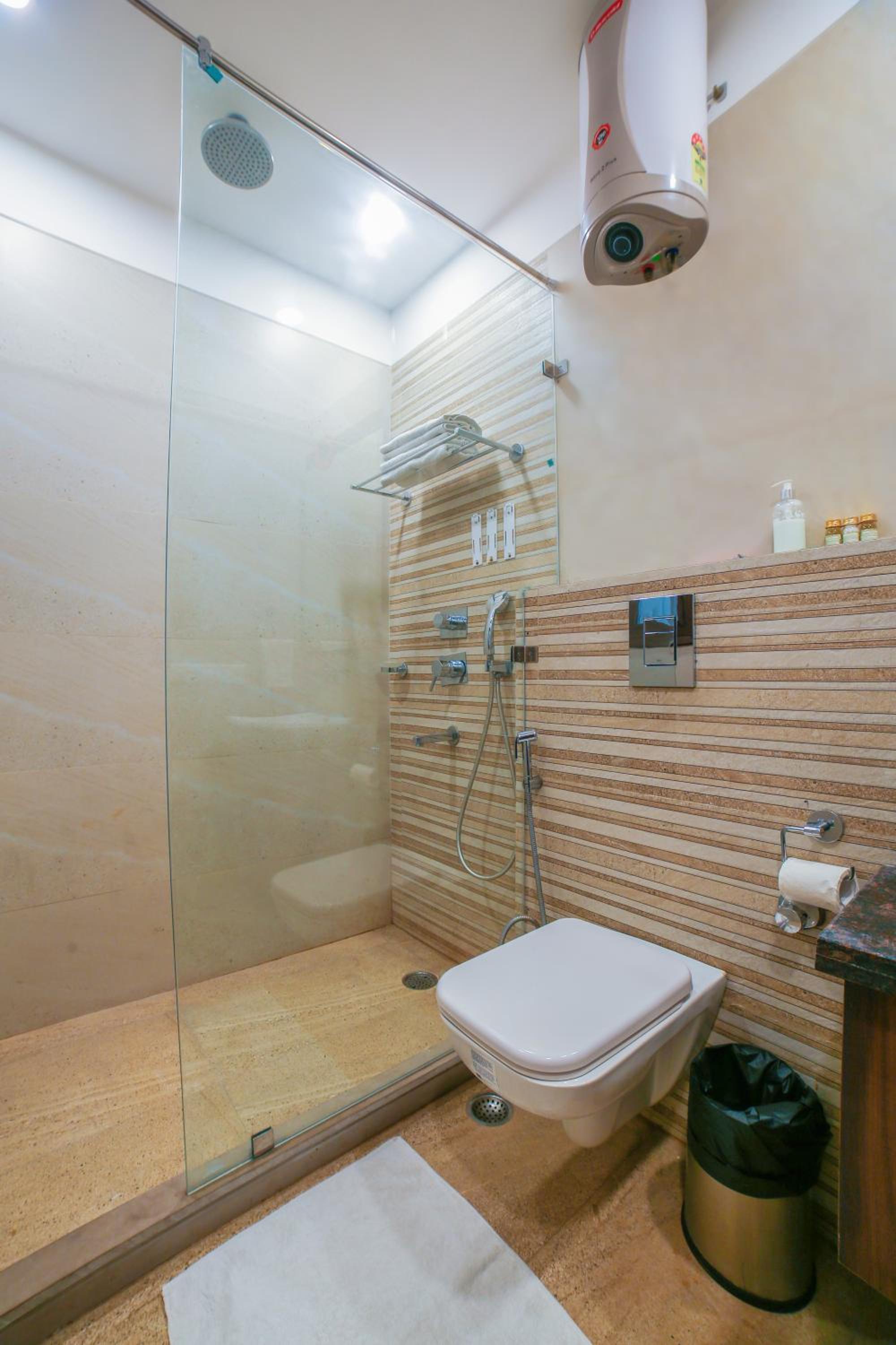 Deluxe Room - Photo 12
