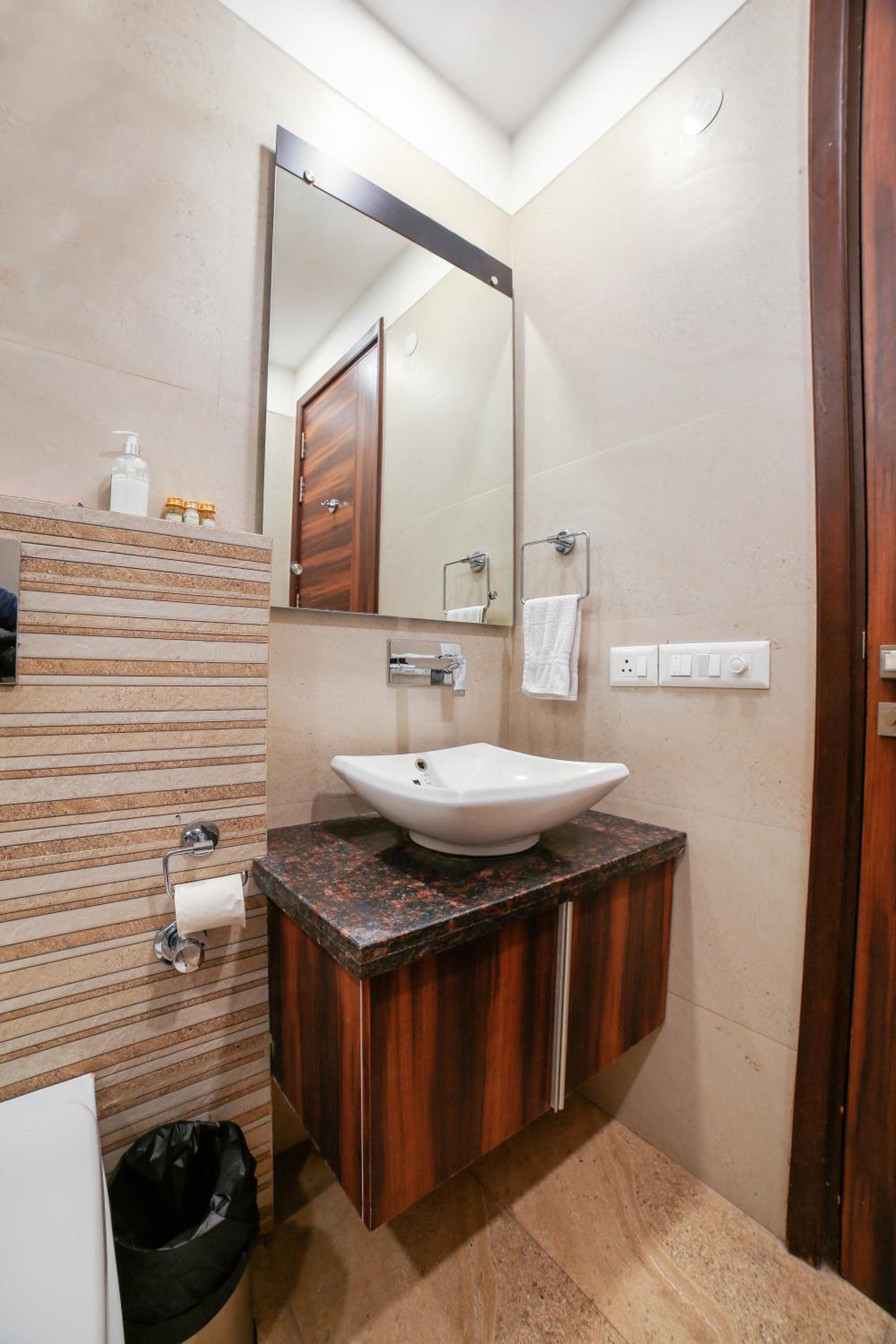 Deluxe Room - Photo 6