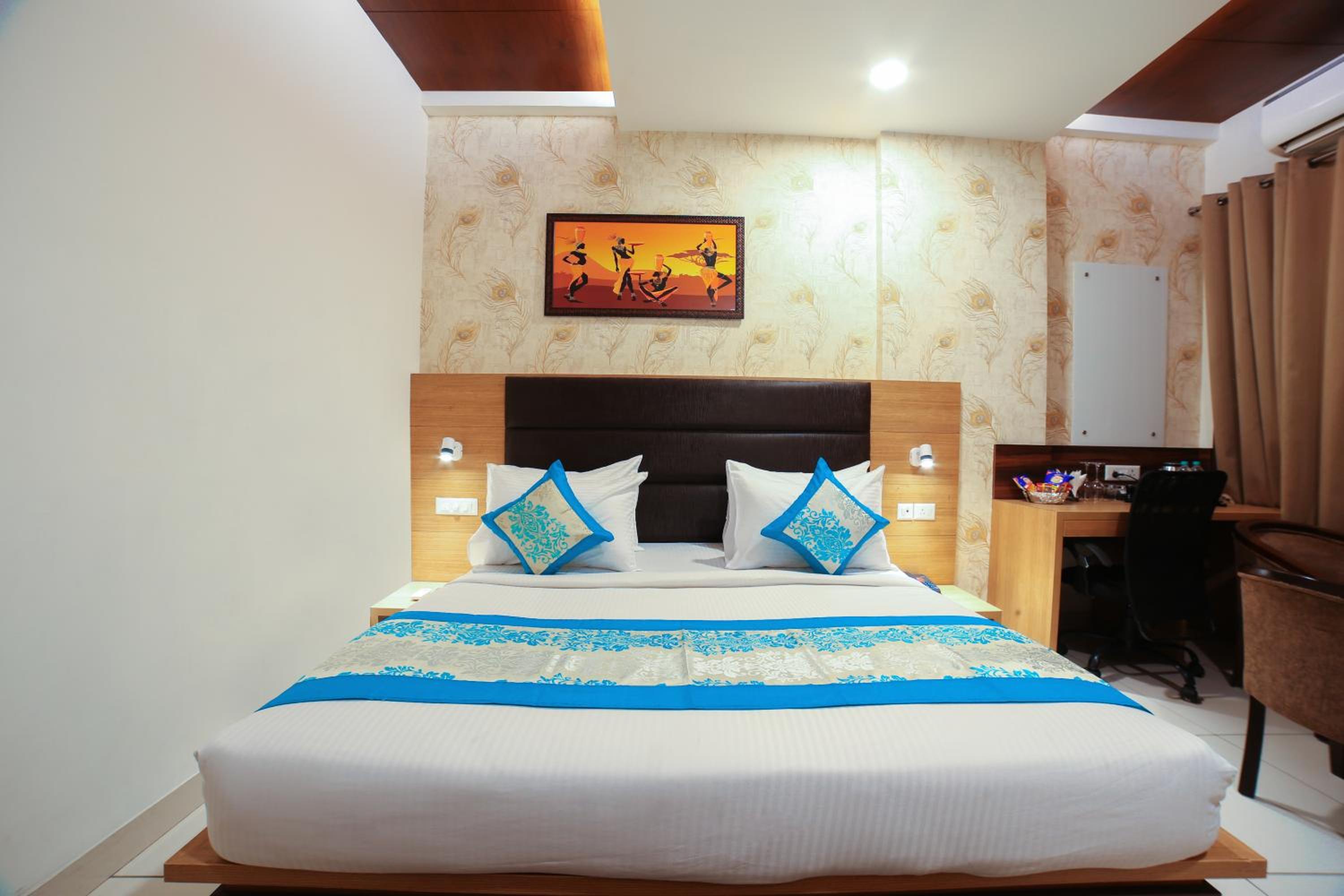 Deluxe Room - Photo 13
