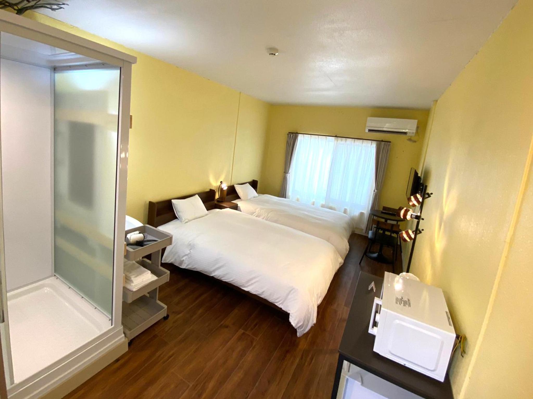 Business Twin Room with shower and toilet, Non-Smoking