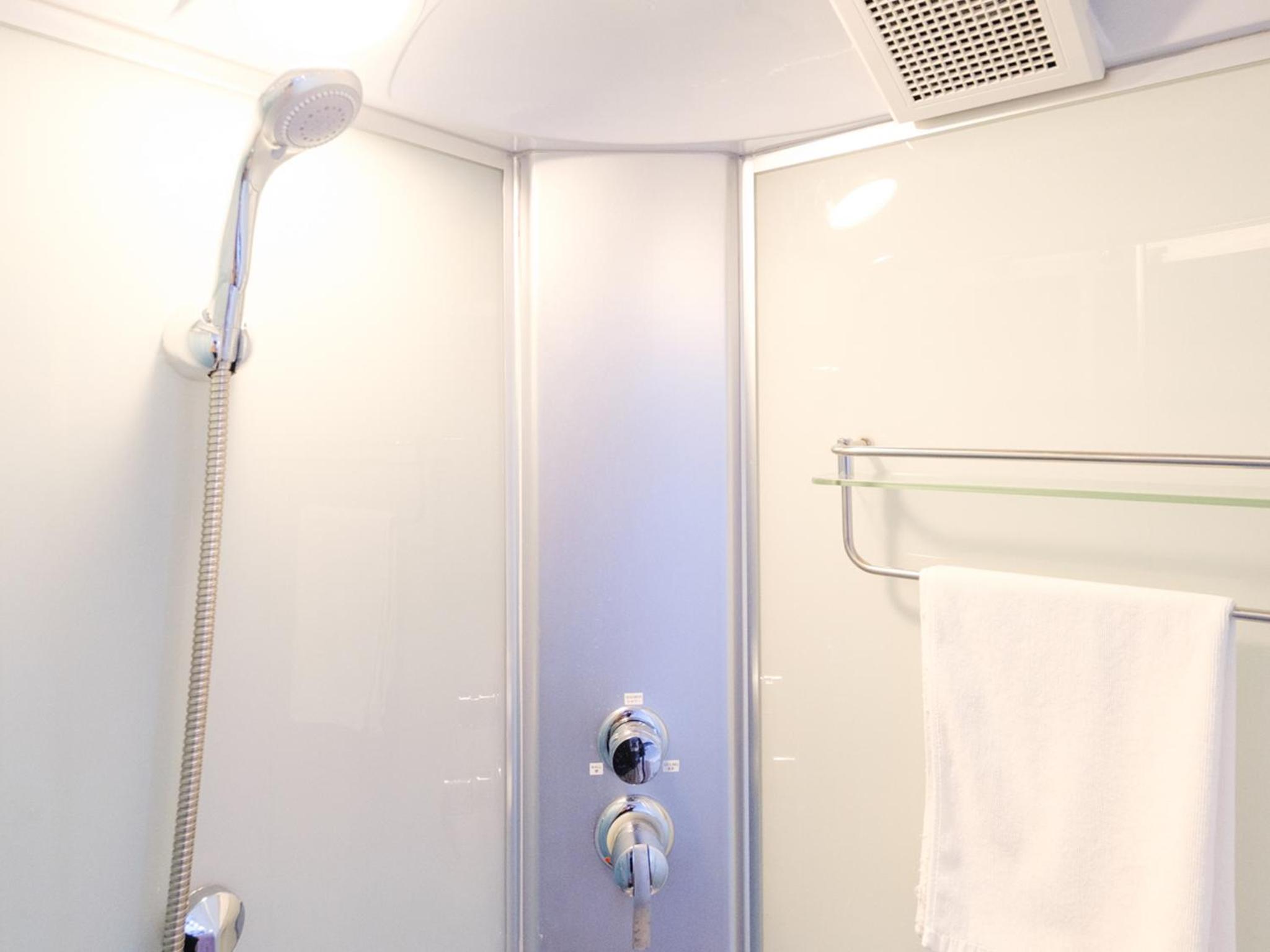 Business Twin Room with shower and toilet, Non-Smoking photo 3