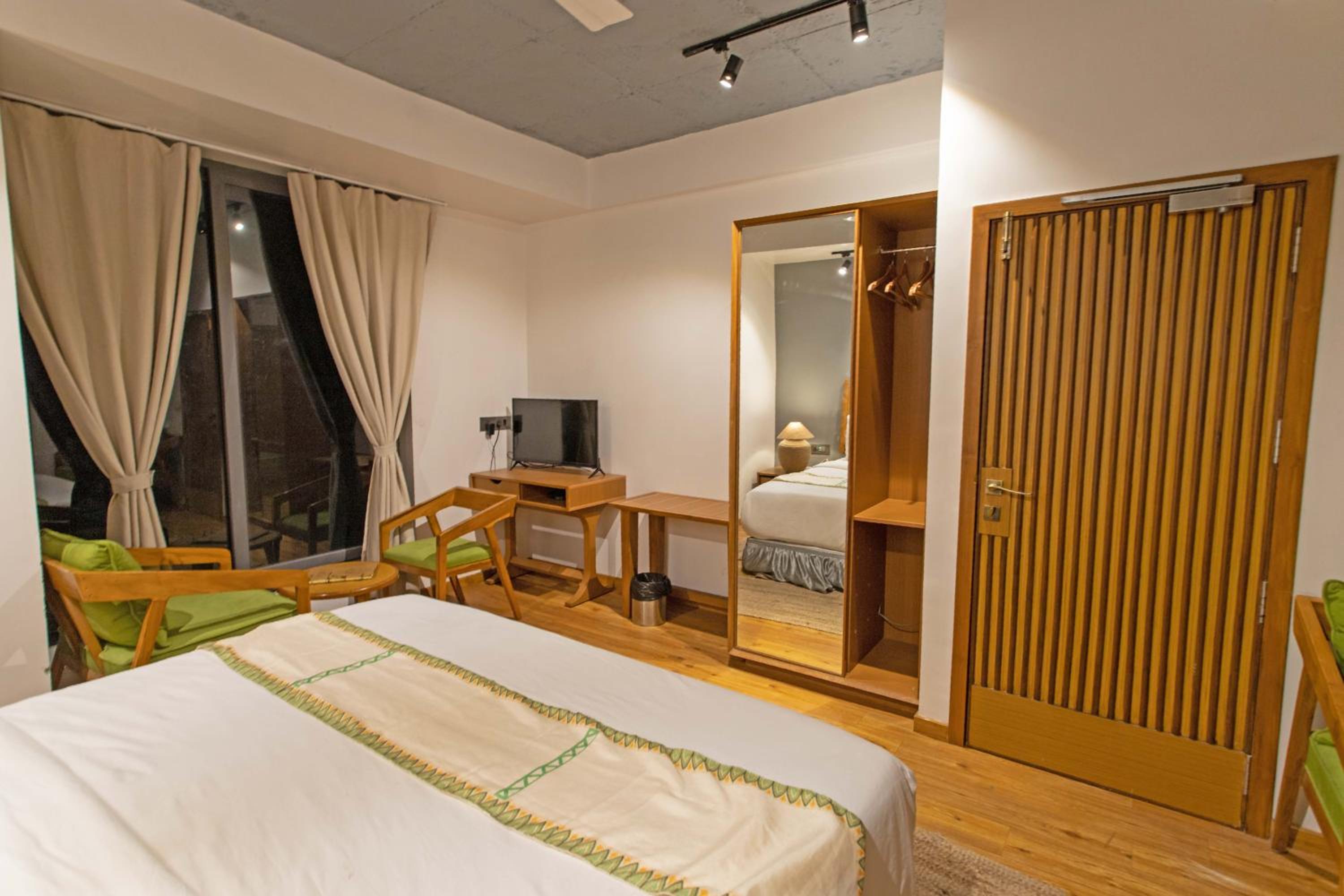 Suite with Spa Bath - Photo 21